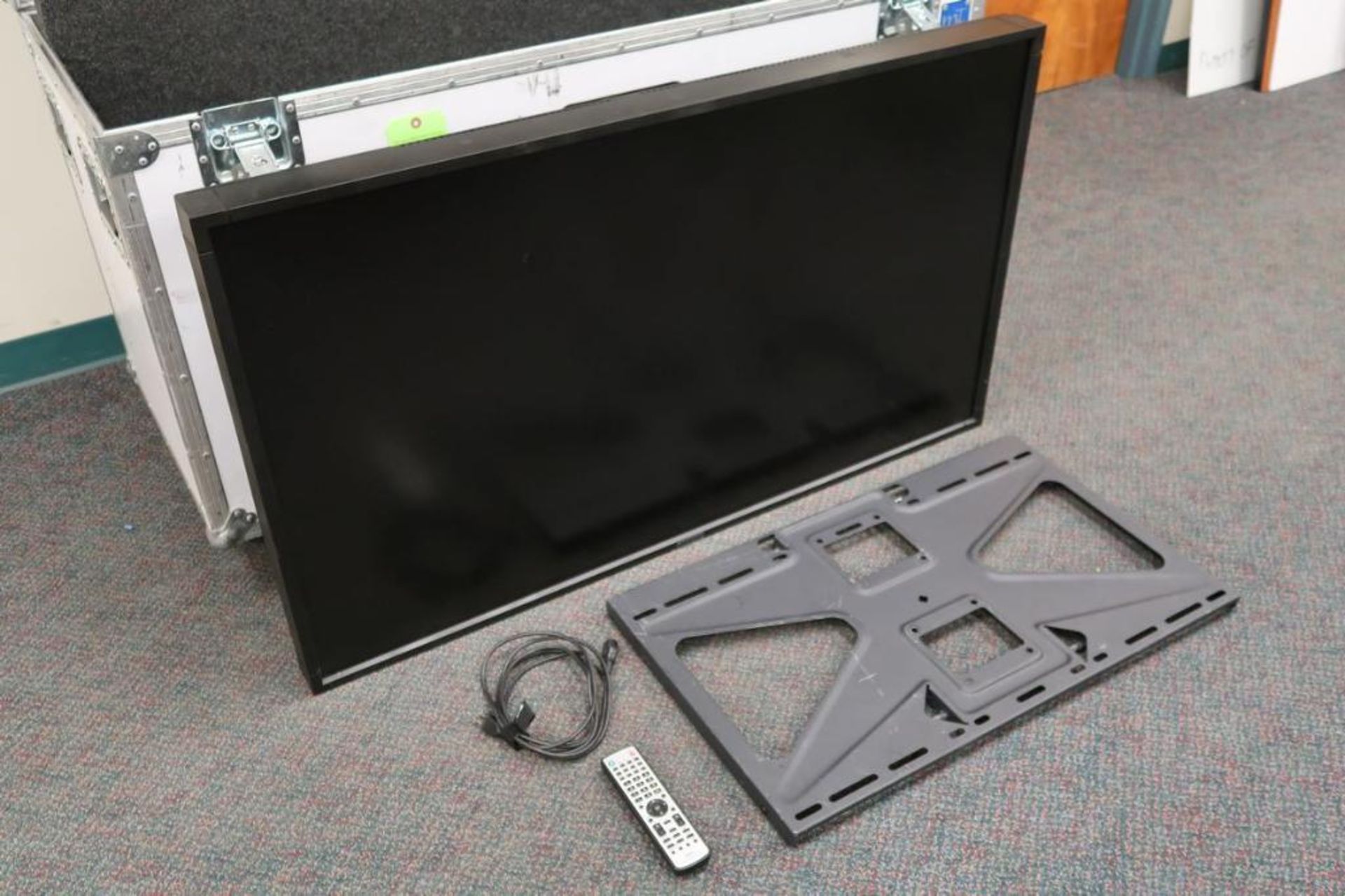 NEC MultiSync P551 55" LCD Monitor & Mounting Bracket in MT Cases 55" Monitor Case