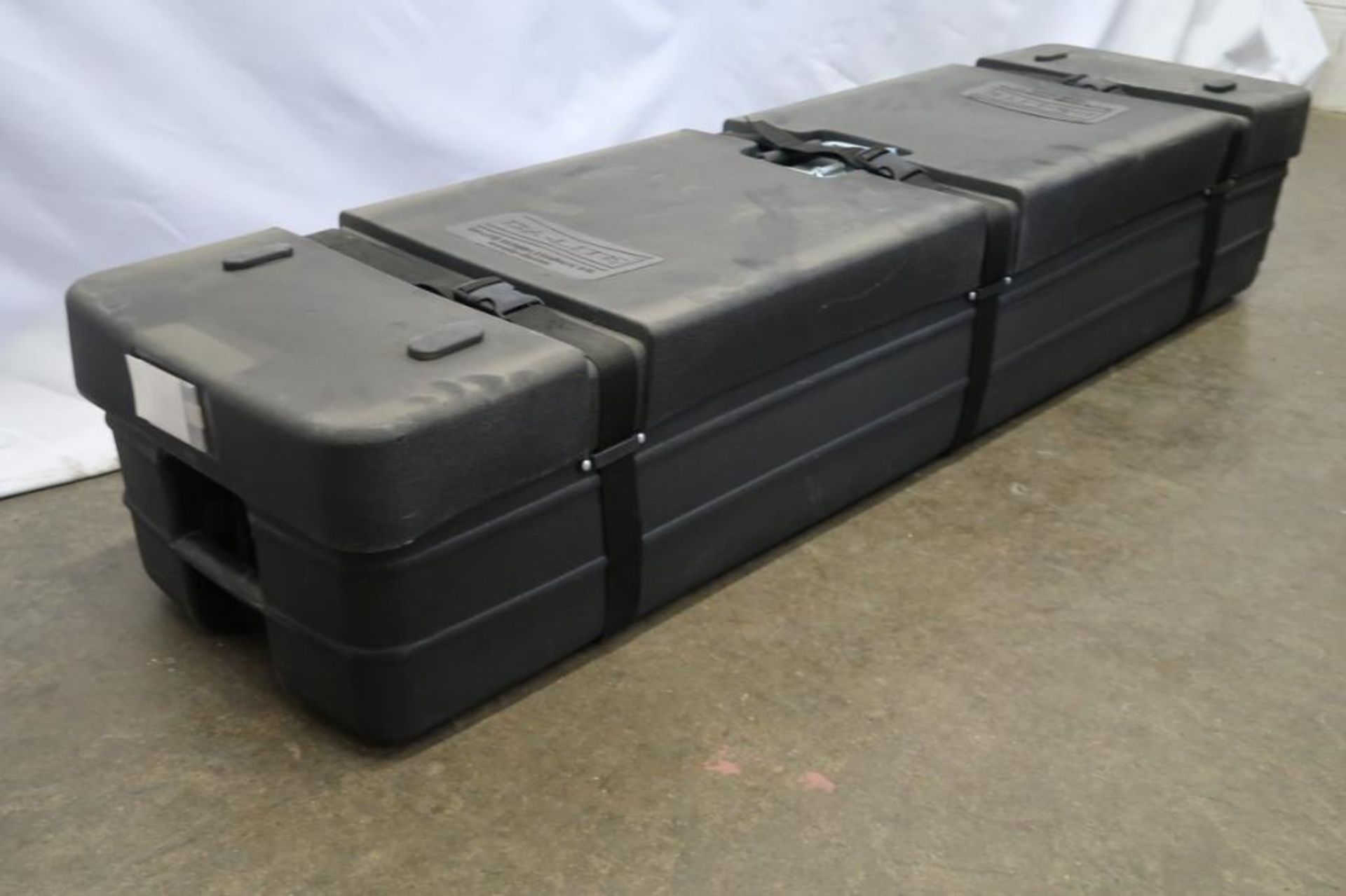 Aluminum Screen Leg Kits with Da-Lite 62" x 16" x 12" Plastic Roller Case
