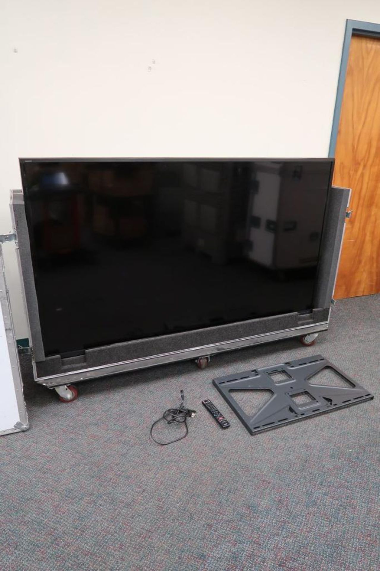 Sharp LC-80LE632U 80" LCD HD TV & Mounting Bracket in MT Cases 80" Monitor Case