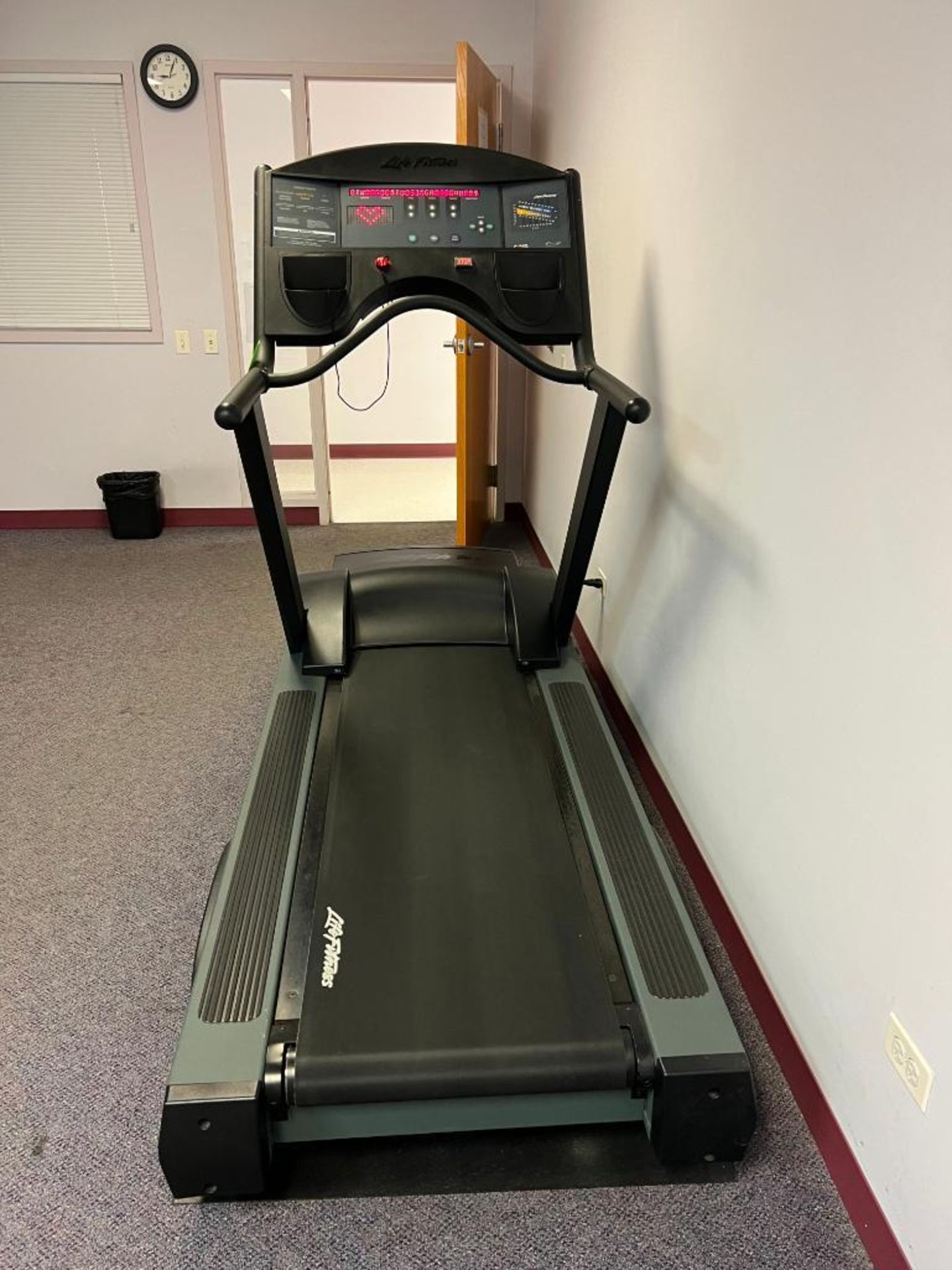 Life Fitness Model 9100 Treadmill - Image 2 of 3