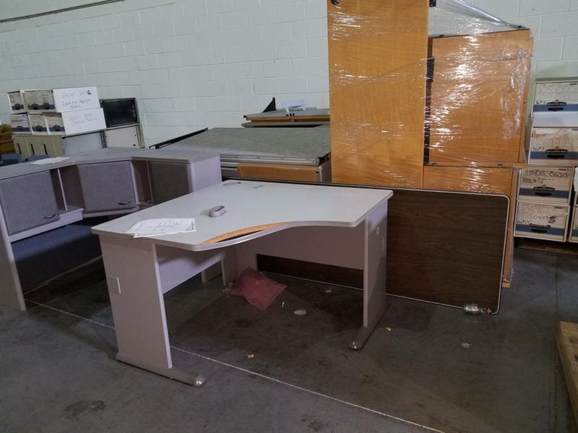 Lot Assorted Modular Office Furnishings - Image 4 of 5