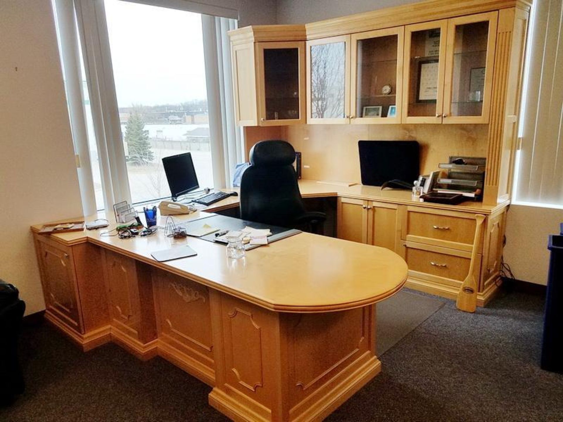 Lot Executive Office Furnishings, No Contents - Image 7 of 10