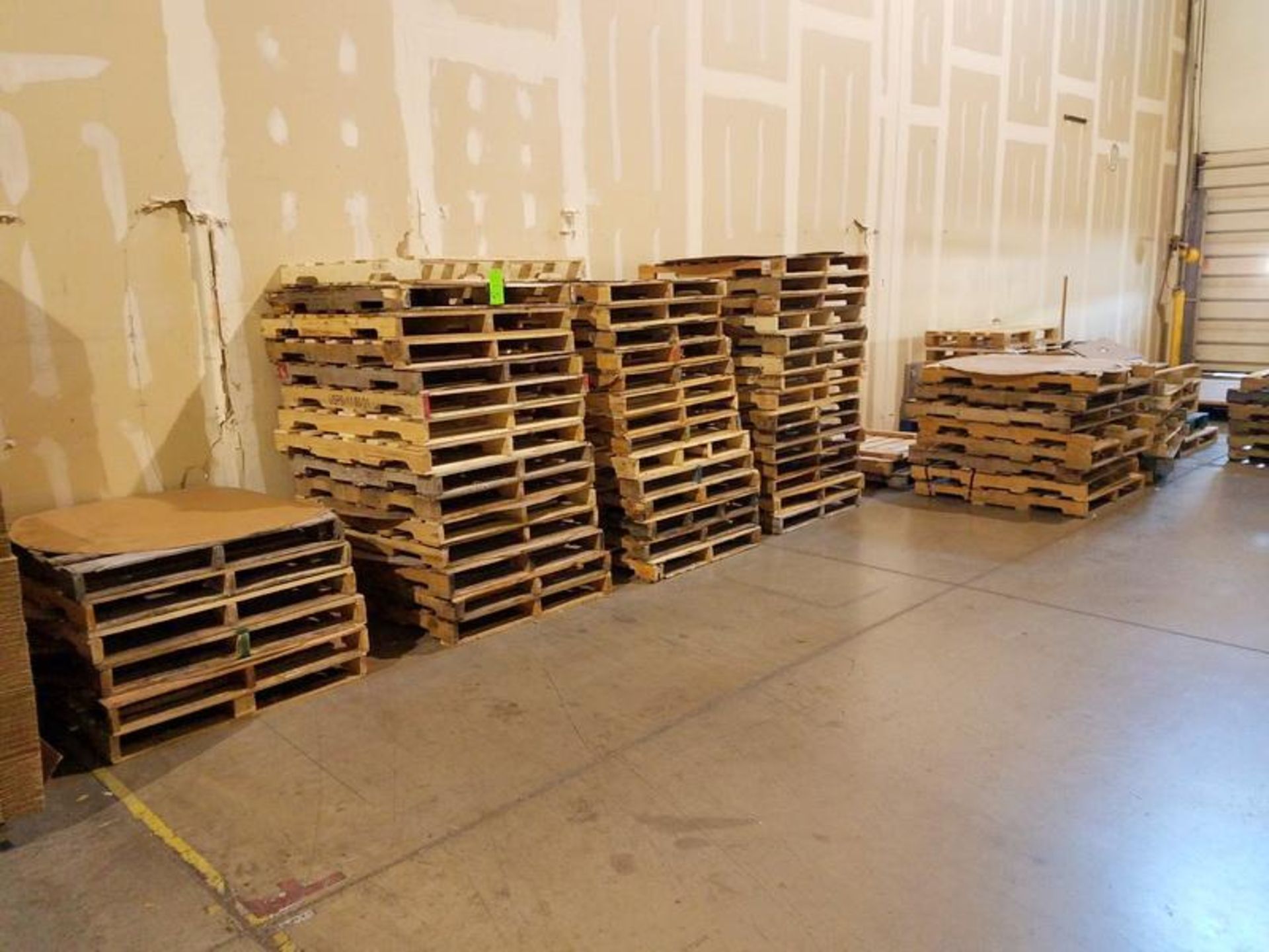 Lot Wood Pallets, 72 Approx.