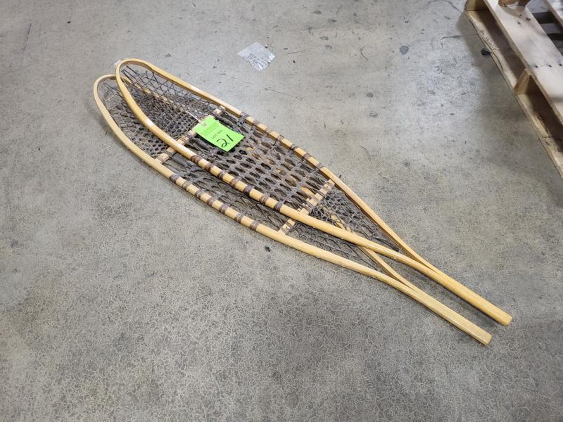 Lot (1 pair) Snow Shoes