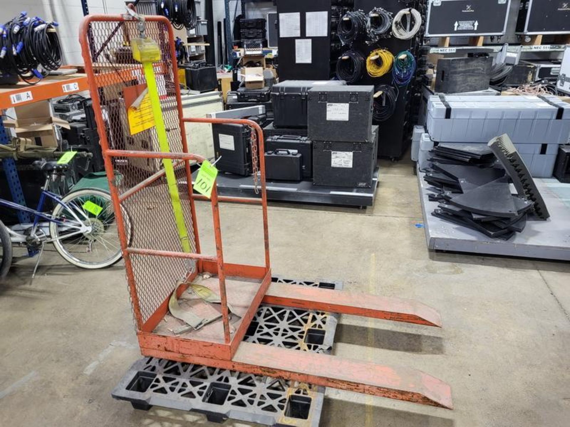 Tri-Arc Forklift Work Platform With Forks
