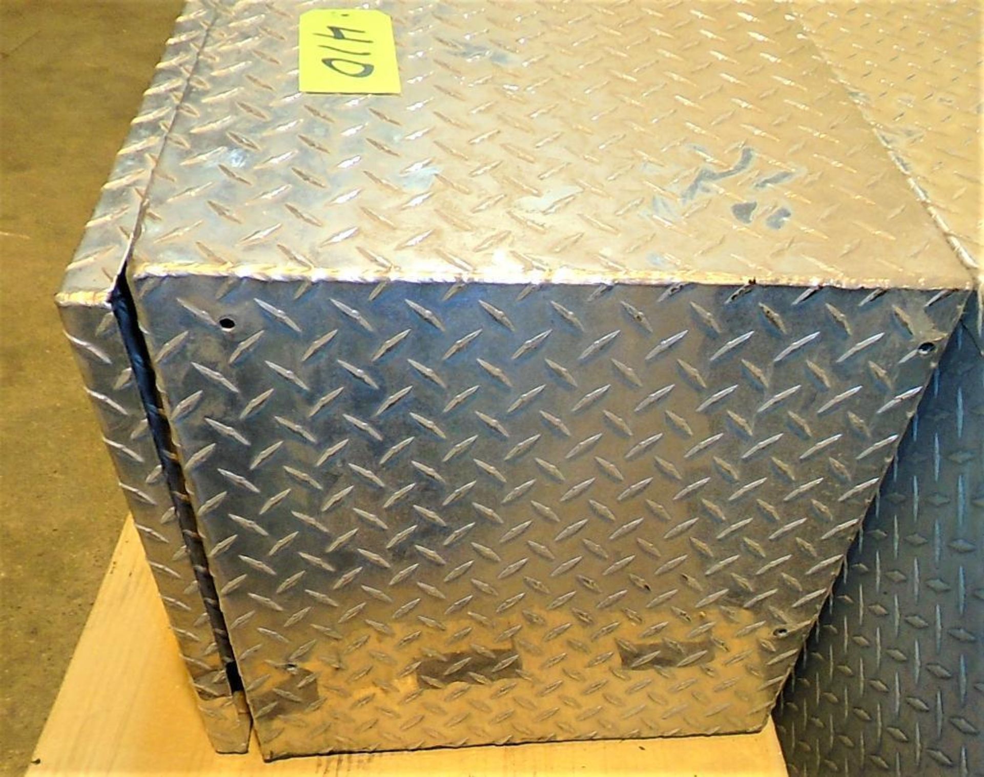 Aluminum Truck Mount Box 24Wx18Dx18H - Image 2 of 3