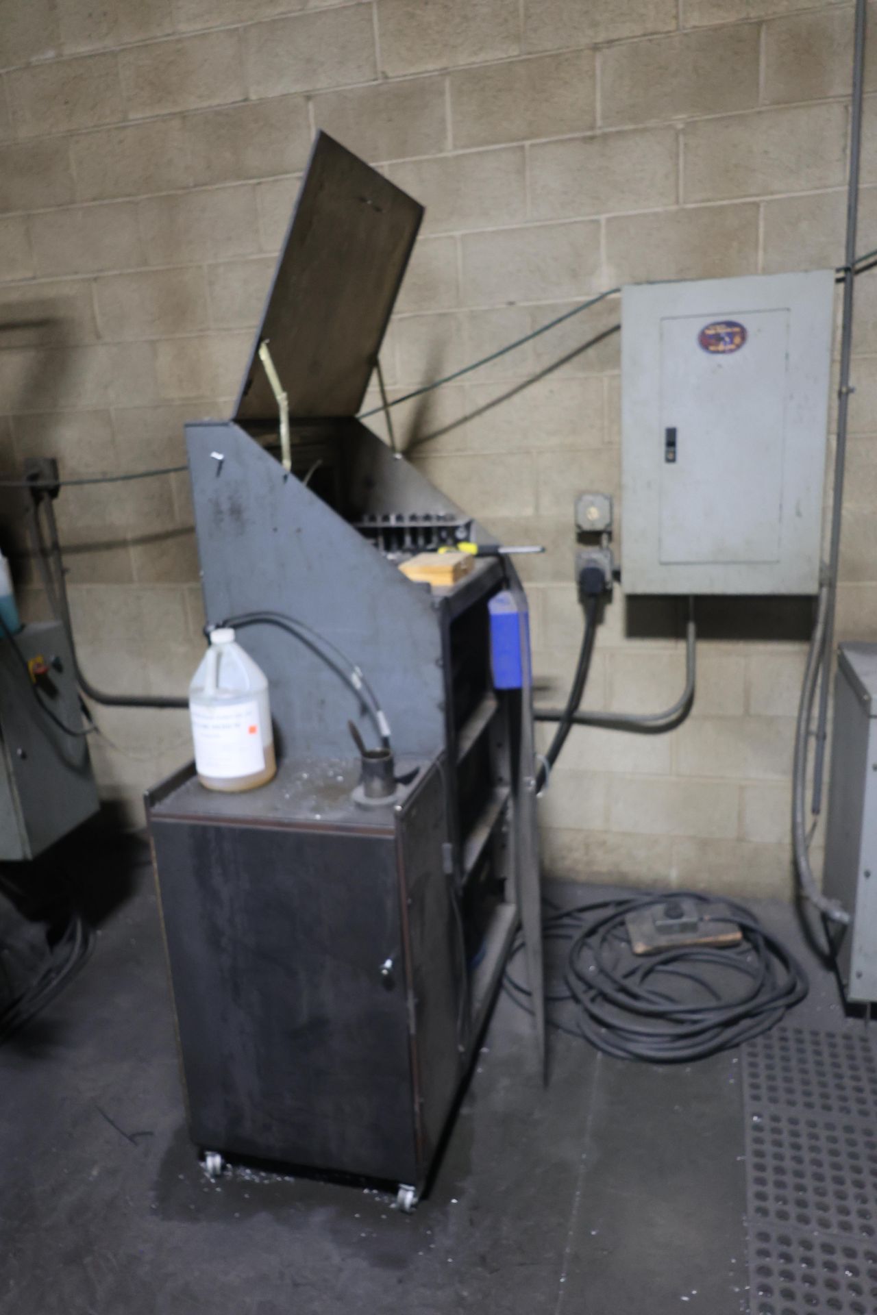 Tool Cabinet and Contents - Image 3 of 8