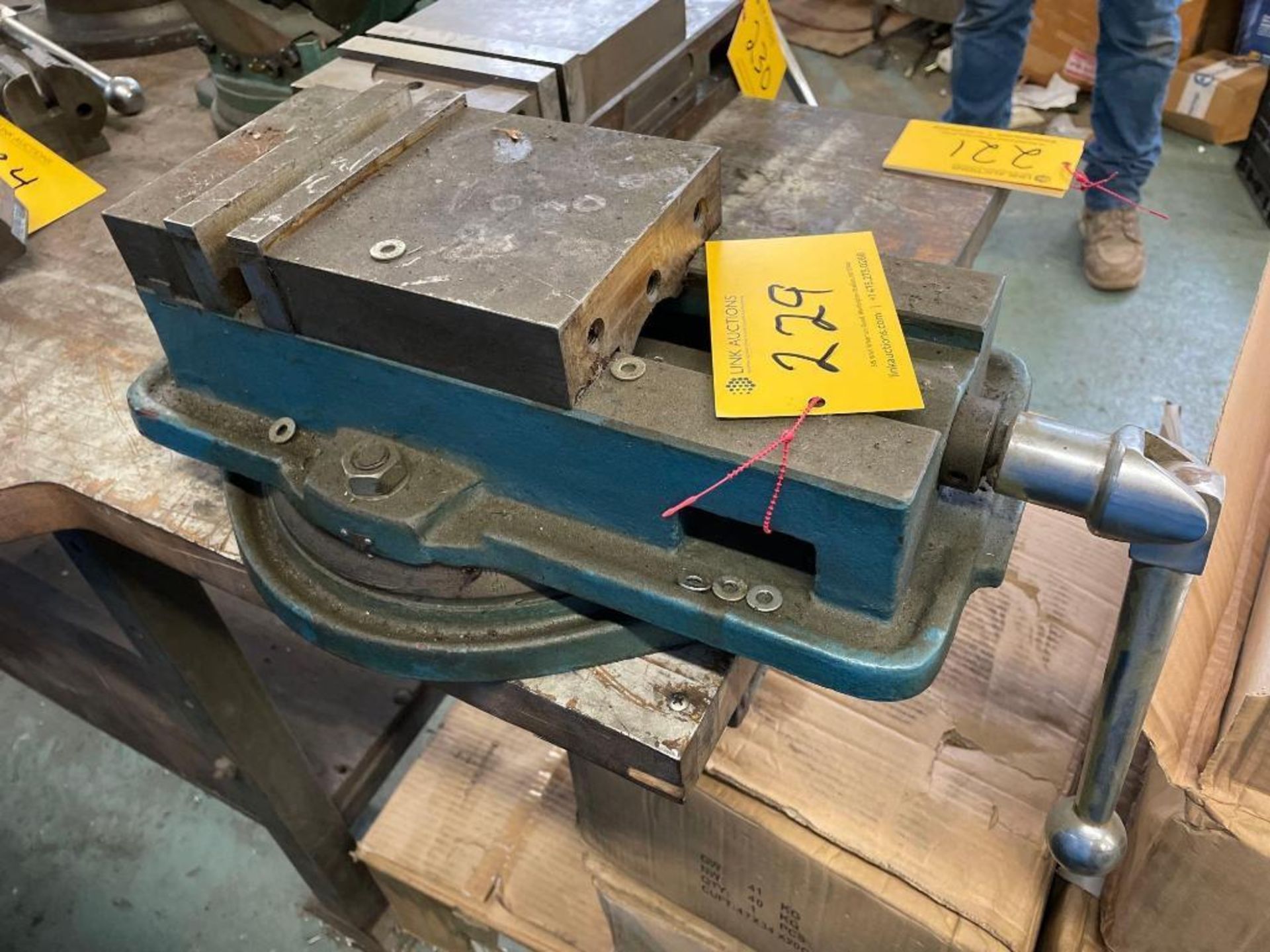 6" Swivel Base Machine Vise