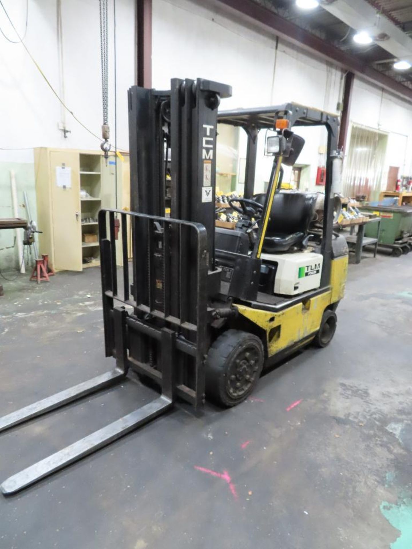 TCM FCG25T7T, 4600#LPG Powered Forklift, Solid Tires, 3-Stage Mast 189" Reach, 42" Forks, S/N:A15G03 - Image 2 of 6