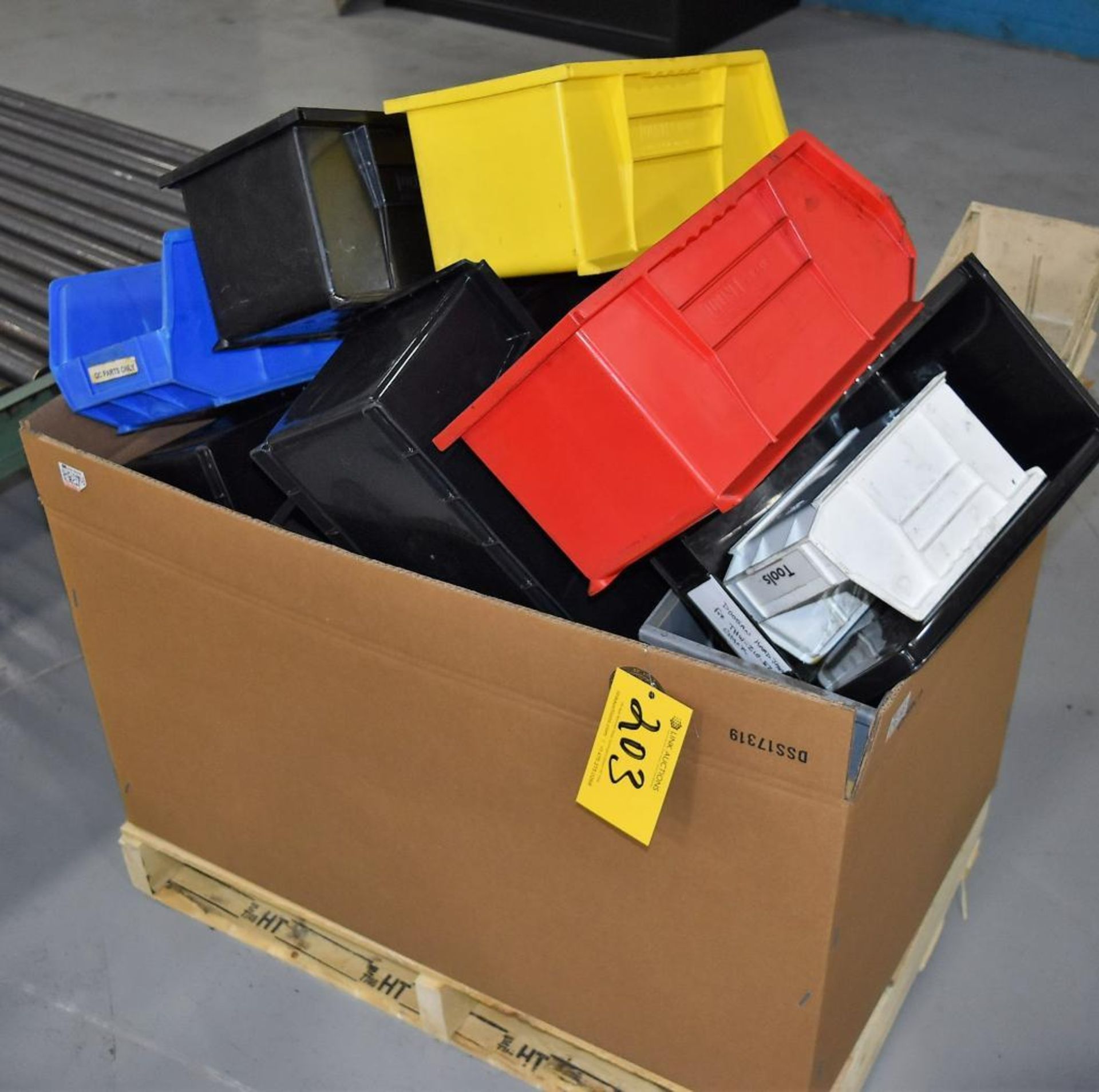 Lot Assorted Plastic Parts Storage Trays