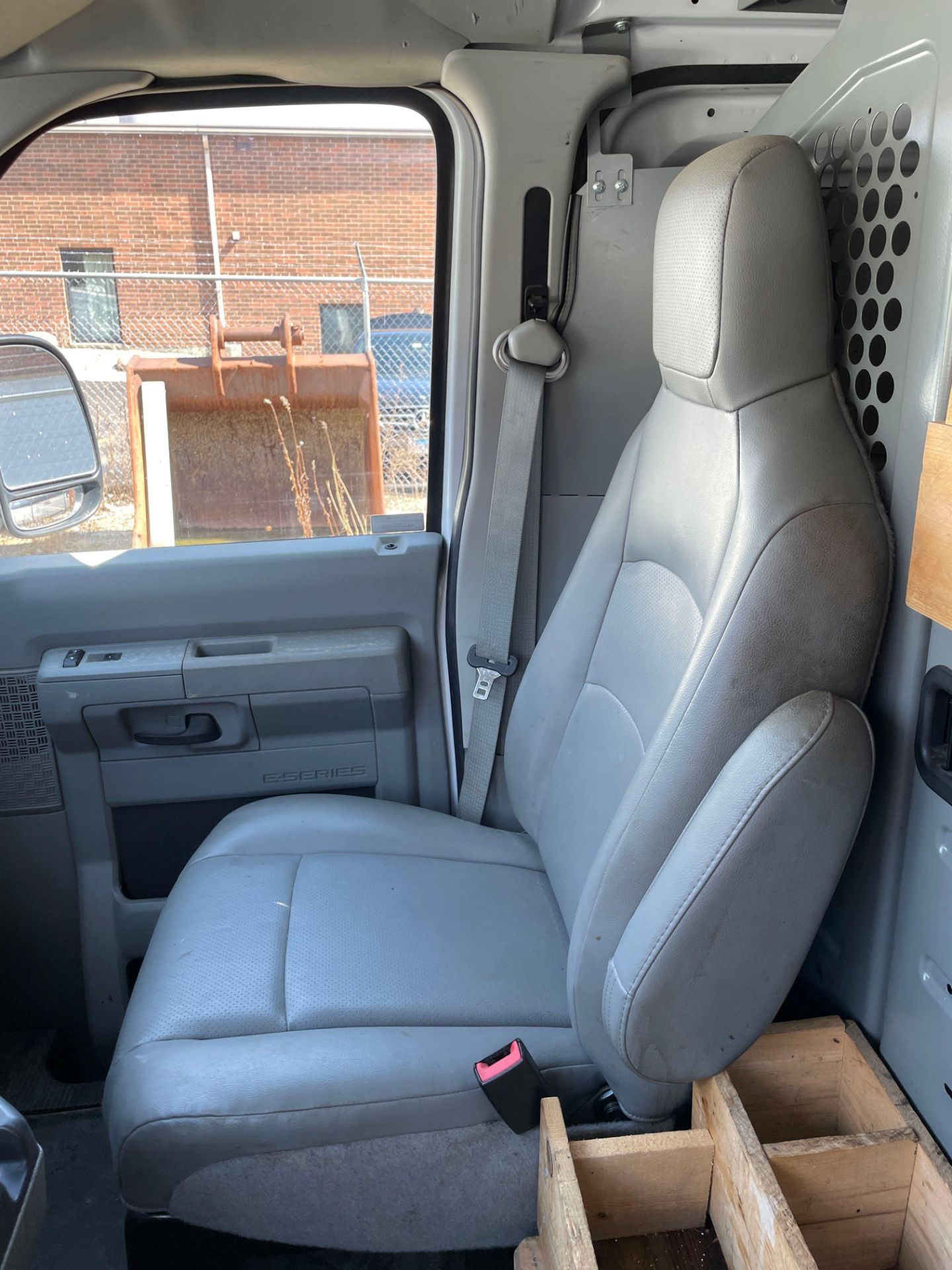 2014 FORD E-350 SUPER DUTY CARGO VAN - Image 29 of 37