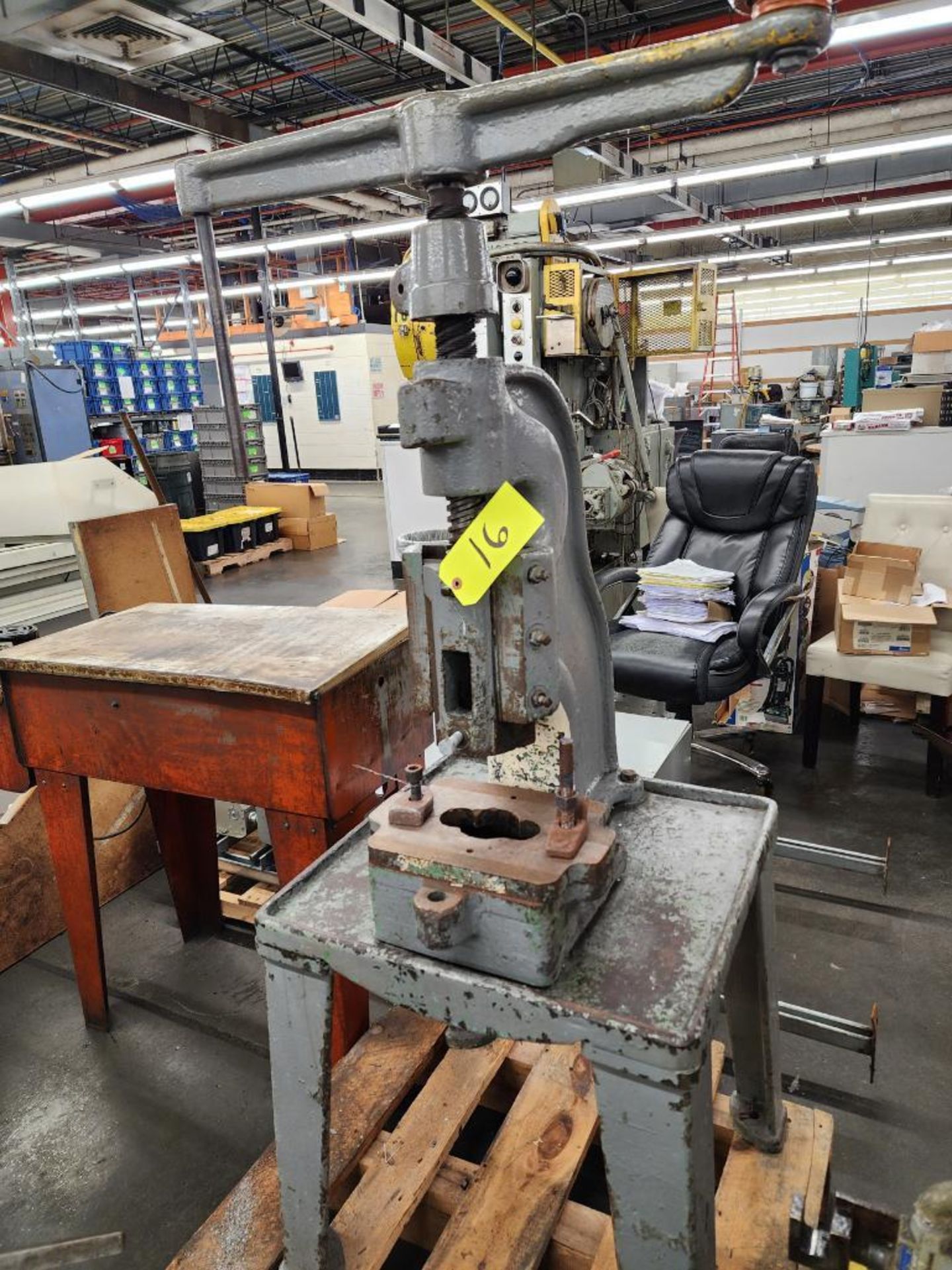 Perkins 3k Manual Screw Press, Cast Leg Stand - Image 2 of 2