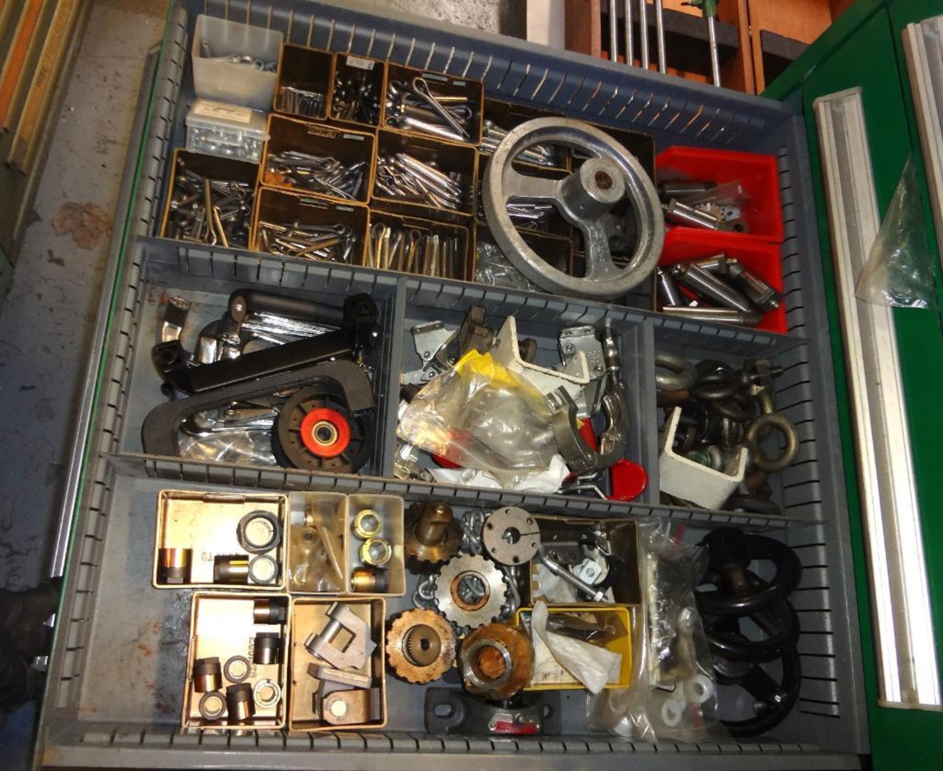 CONTENTS OF STORAGE CABINET, INCLUDING: ASSORTED STAINLESS STEEL SCREWS, COTTER PINS, MISCELLANEOUS - Image 8 of 9