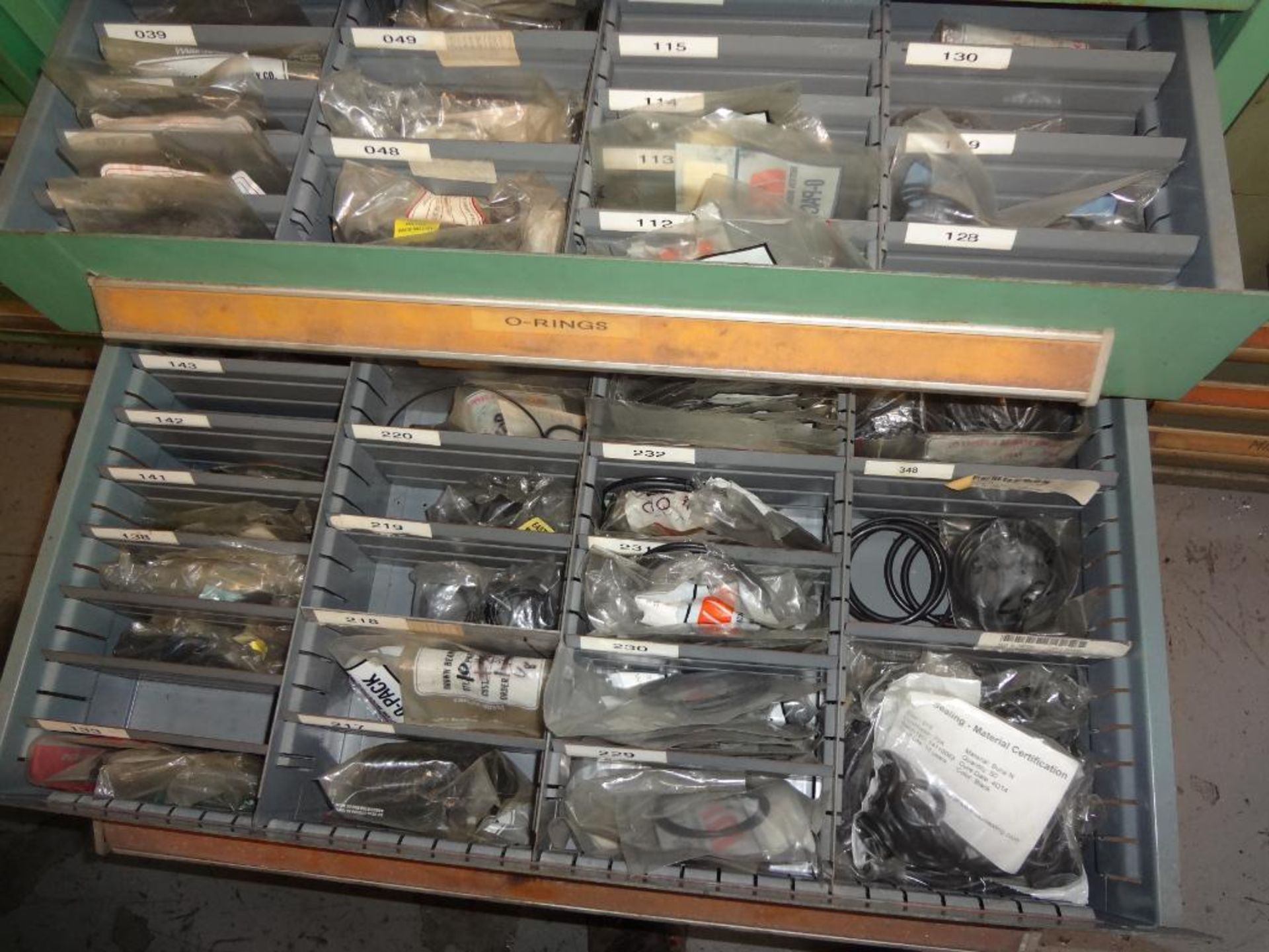 CONTENTS OF STORAGE CABINET, INCLUDING: ASSORTED OIL SEALS & RETAINING RINGS - Image 5 of 6