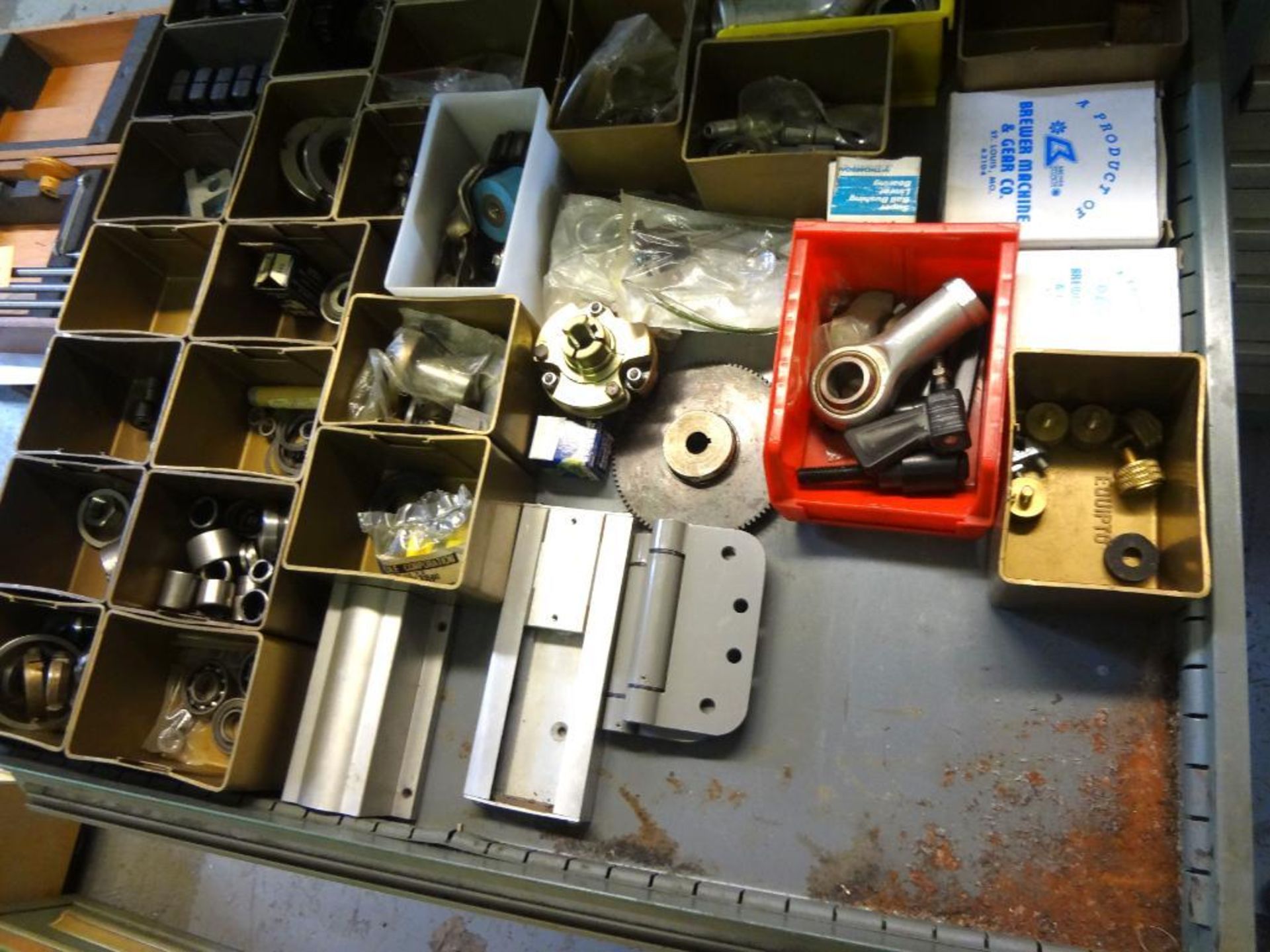 CONTENTS OF STORAGE CABINET, INCLUDING: ASSORTED STAINLESS STEEL SCREWS, COTTER PINS, MISCELLANEOUS - Image 6 of 9