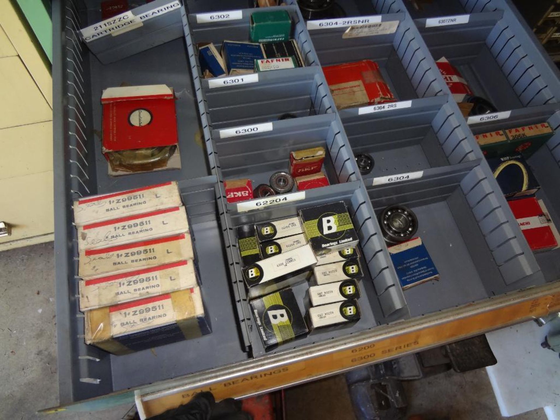 CONTENTS OF STORAGE CABINET, INCLUDING: ASSORTED BEARINGS - Image 7 of 11