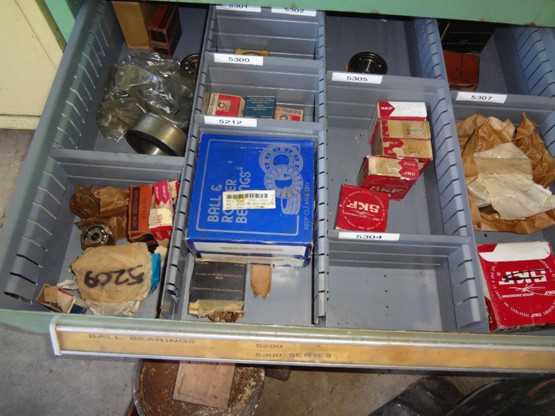 CONTENTS OF STORAGE CABINET, INCLUDING: ASSORTED BEARINGS - Image 10 of 11