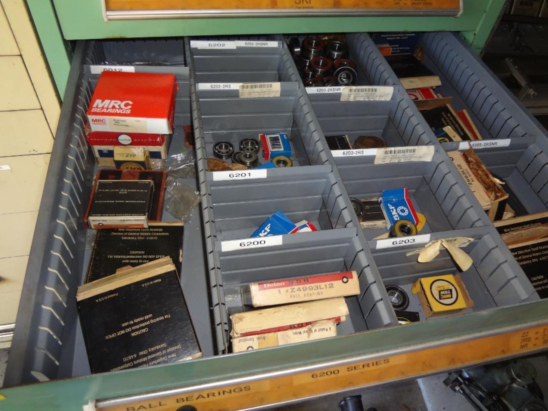 CONTENTS OF STORAGE CABINET, INCLUDING: ASSORTED BEARINGS - Image 5 of 11
