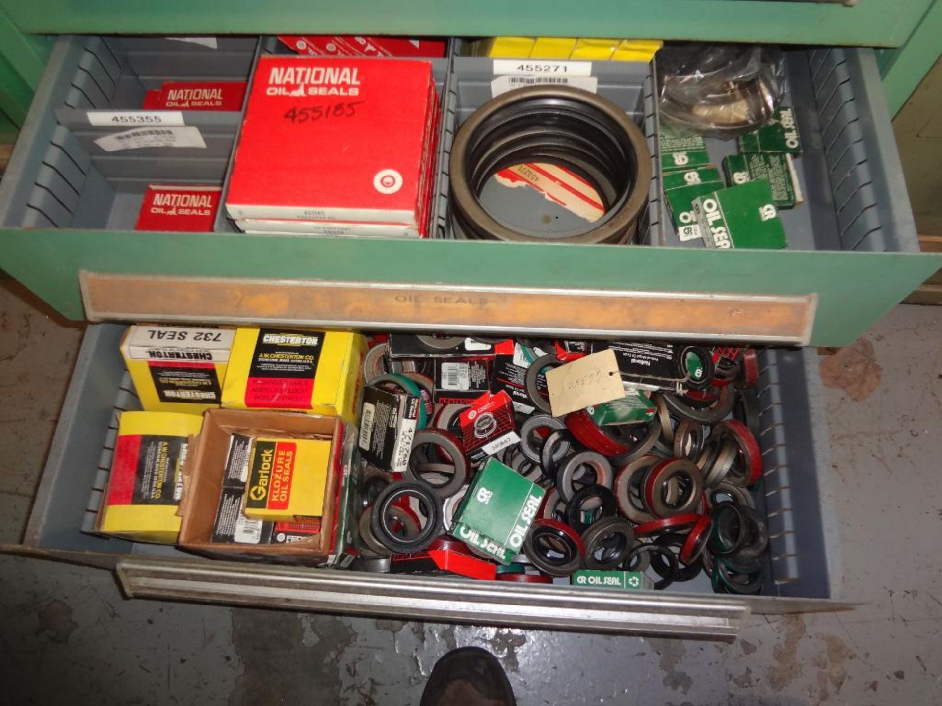 CONTENTS OF STORAGE CABINET, INCLUDING: ASSORTED OIL SEALS & RETAINING RINGS - Image 6 of 6