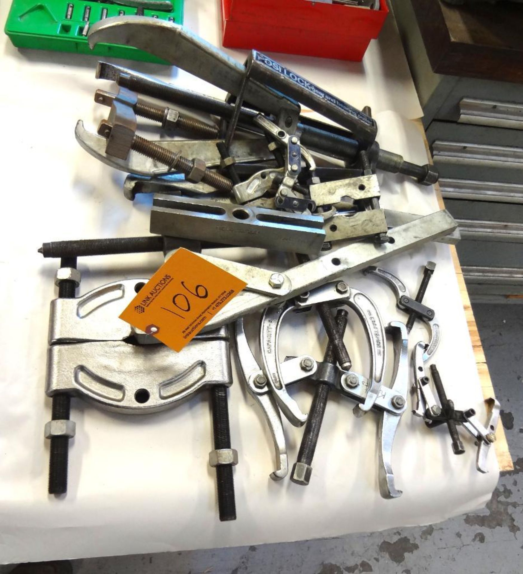 LOT OF ASSORTED WHEEL PULLERS