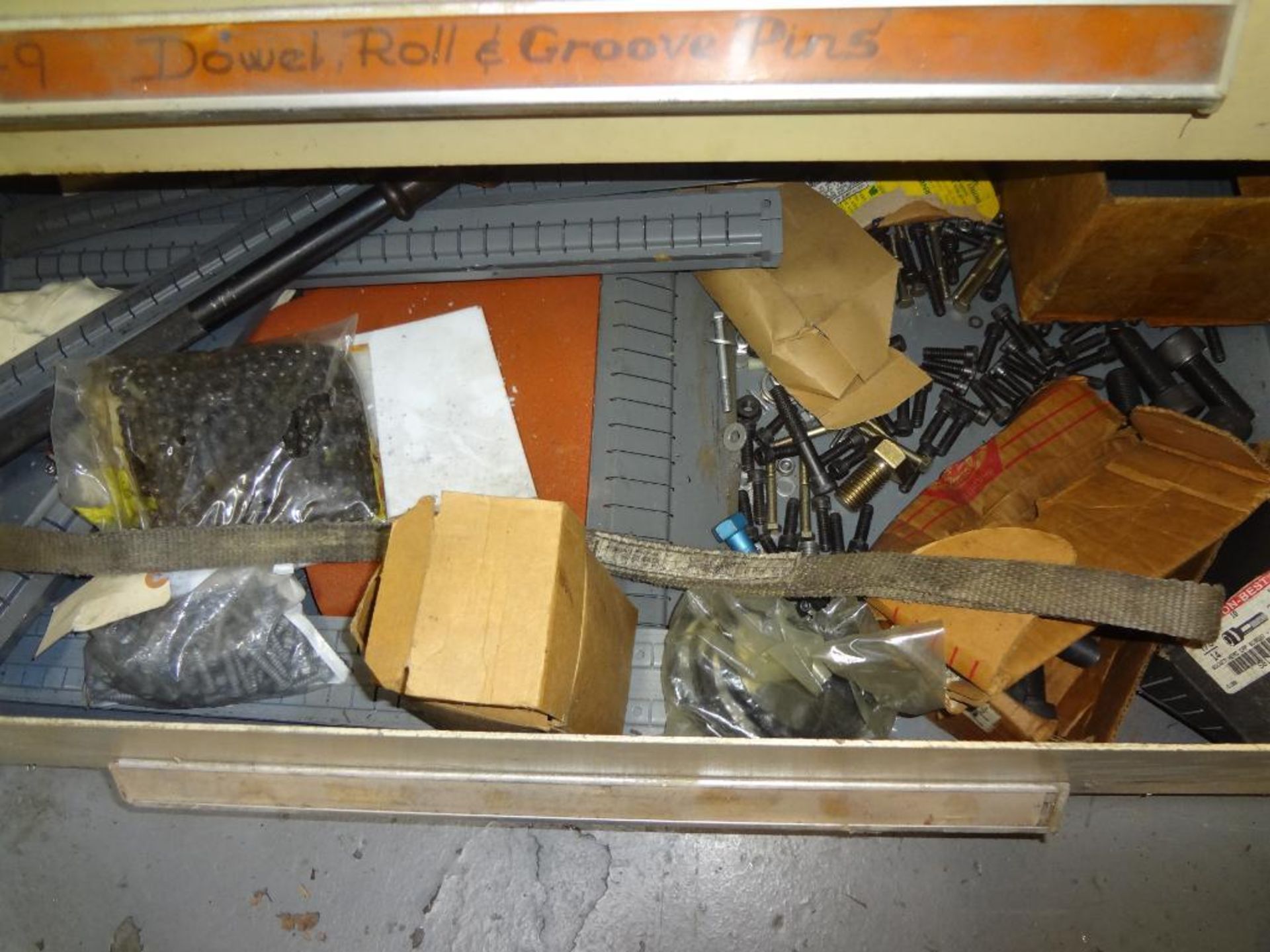 CONTENTS OF CABINETS, INCLUDING: ASSORTED SCREWS - Image 7 of 7