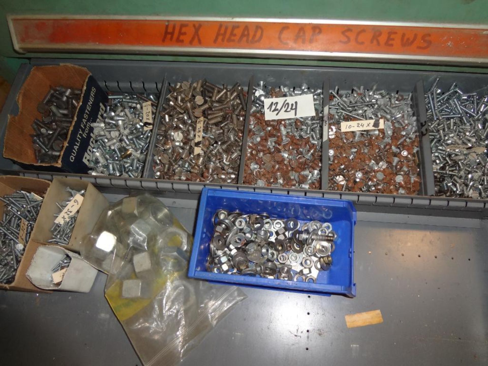 CONTENTS OF STORAGE CABINET, INCLUDING: ASSORTED SCREWS - Image 2 of 4