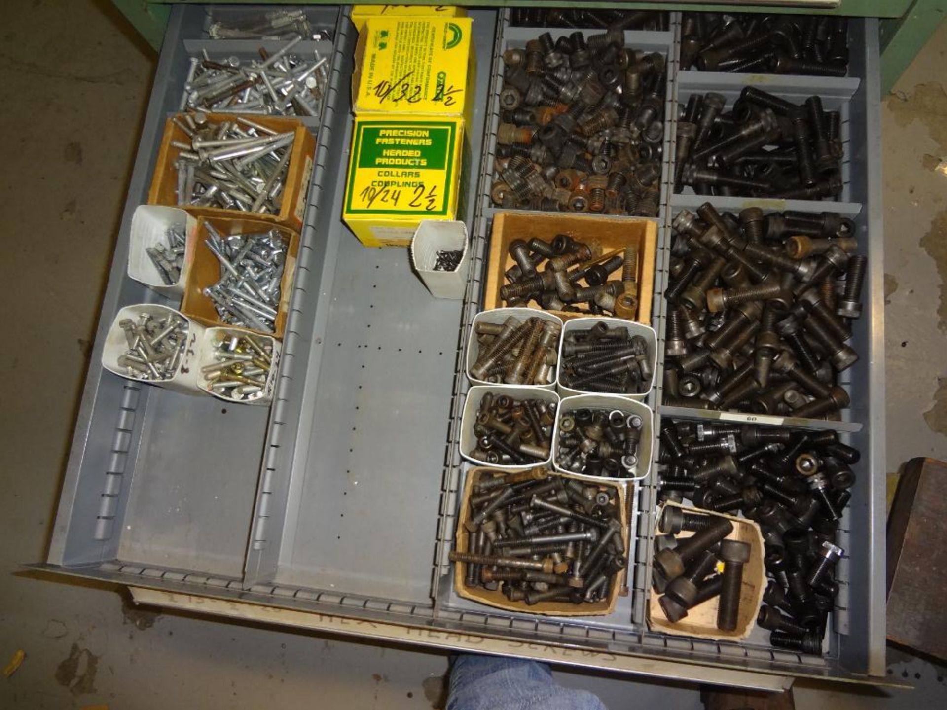 CONTENTS OF STORAGE CABINET, INCLUDING: ASSORTED SCREWS - Image 3 of 4