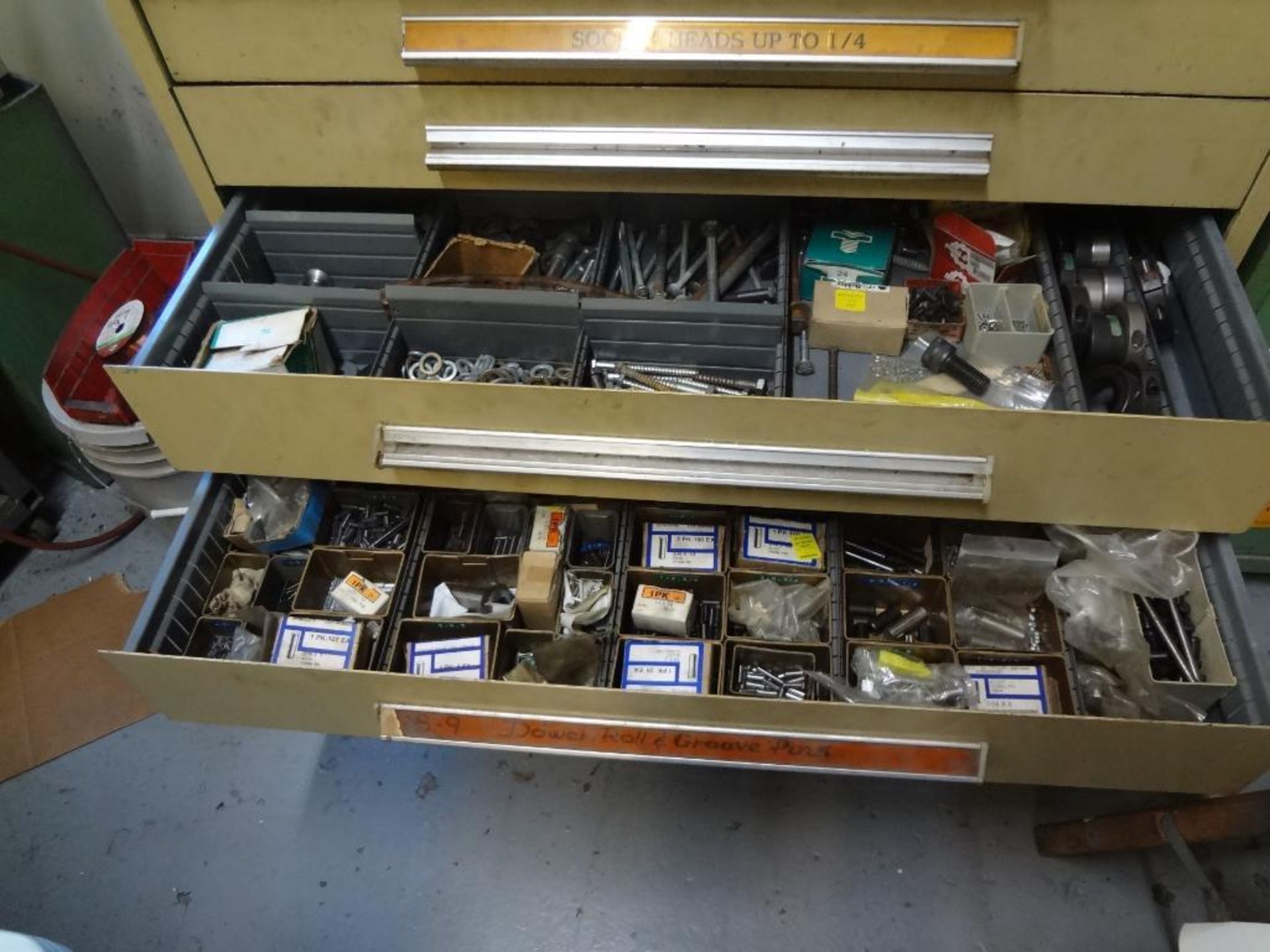 CONTENTS OF CABINETS, INCLUDING: ASSORTED SCREWS - Image 6 of 7