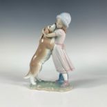 A Warm Welcome 1006903 - Lladro Porcelain Figurine