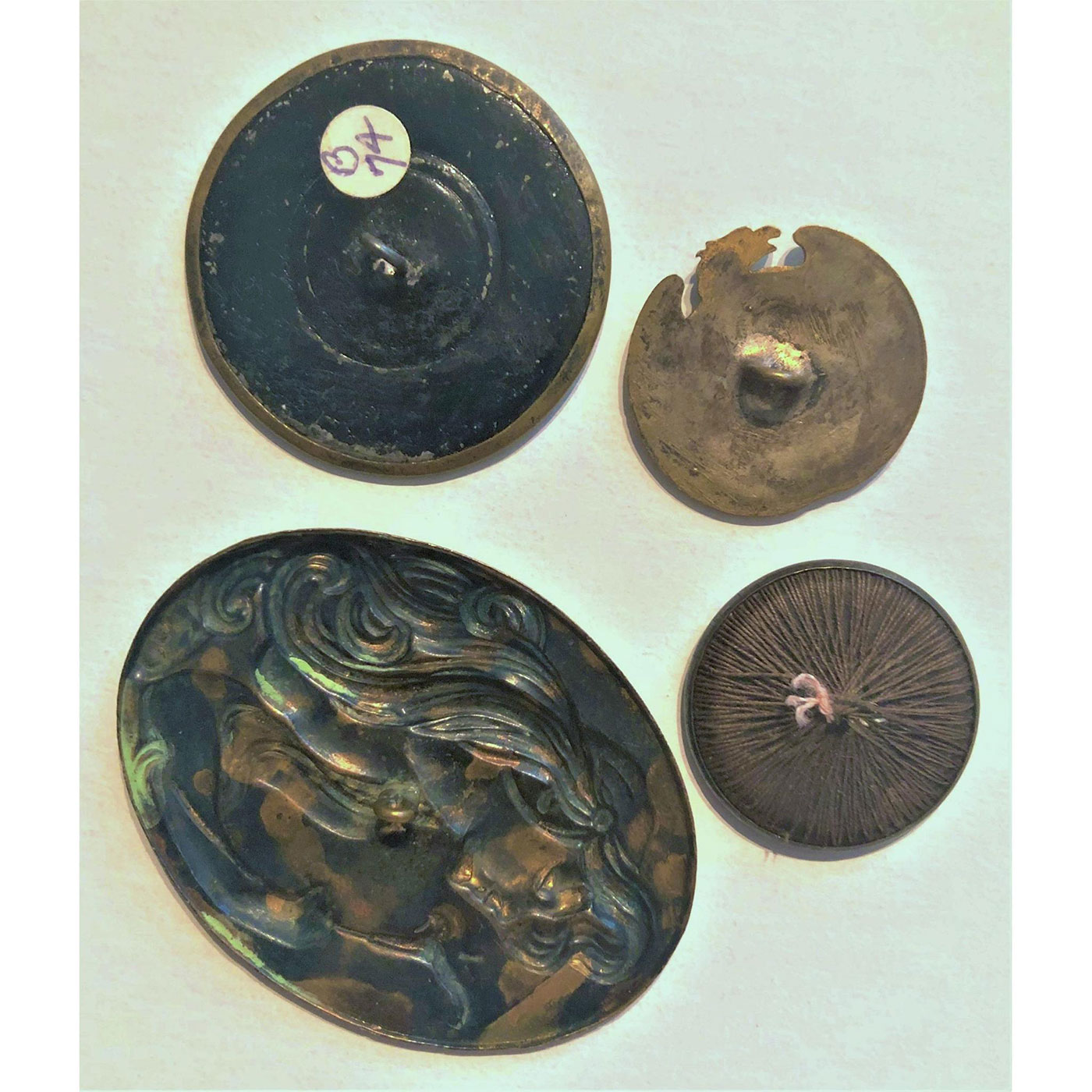 A SMALL CARD OF DIVISION ONE & THREE HEAD BUTTONS - Image 6 of 6