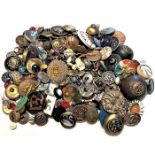 BAG LOT OF ASSORTED DIV 1 & 3 ASSORTED MATERIAL BUTTONS