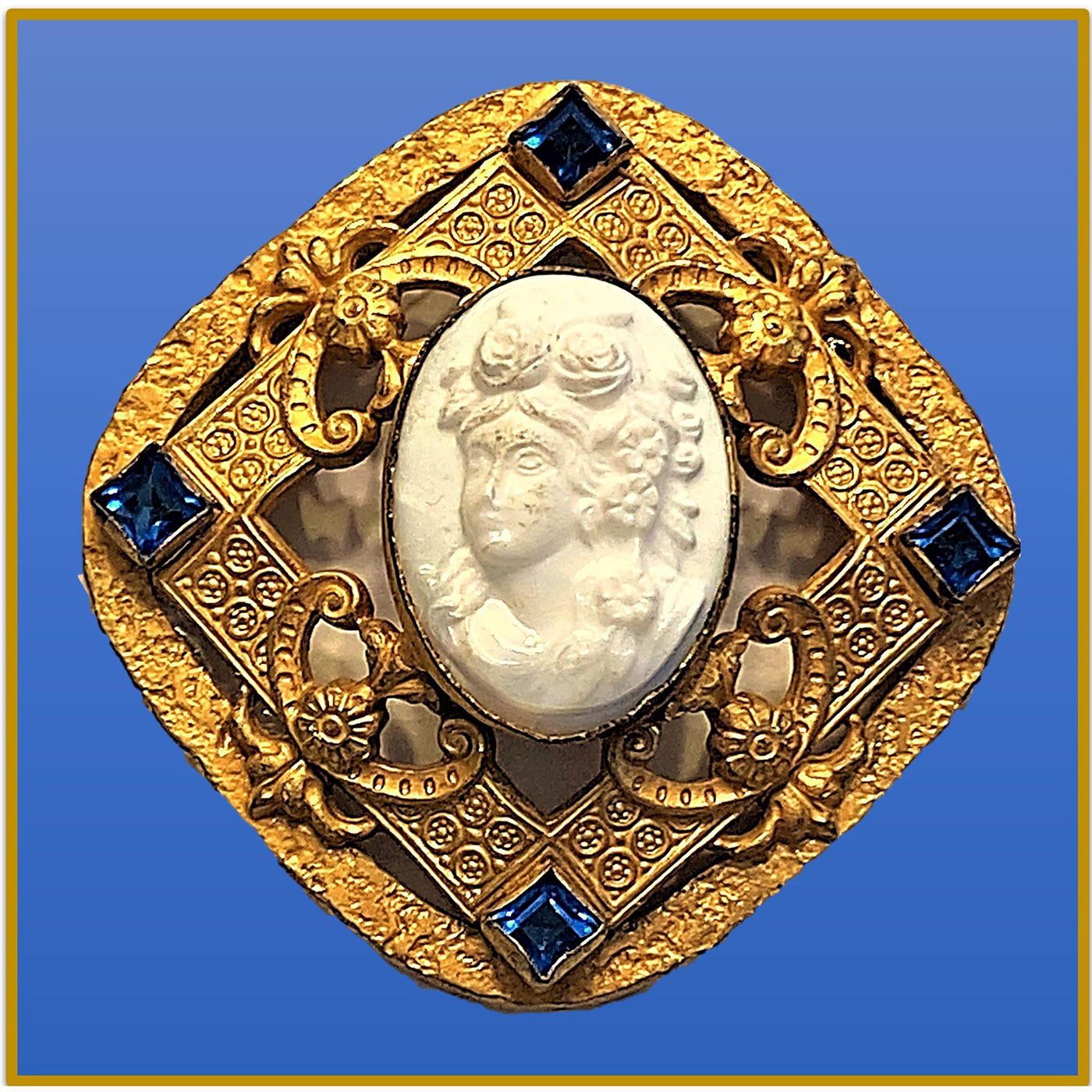 A DIVISION 1 MOLDED GLASS HEAD IN GILDED BRASS BUTTON