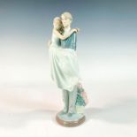 Over The Threshold 1005282 - Lladro Porcelain Figurine