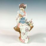 Nippon Lady 1005327 - Lladro Porcelain Figurine