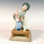 Oriental Girl 1004840 - Lladro Porcelain Figurine