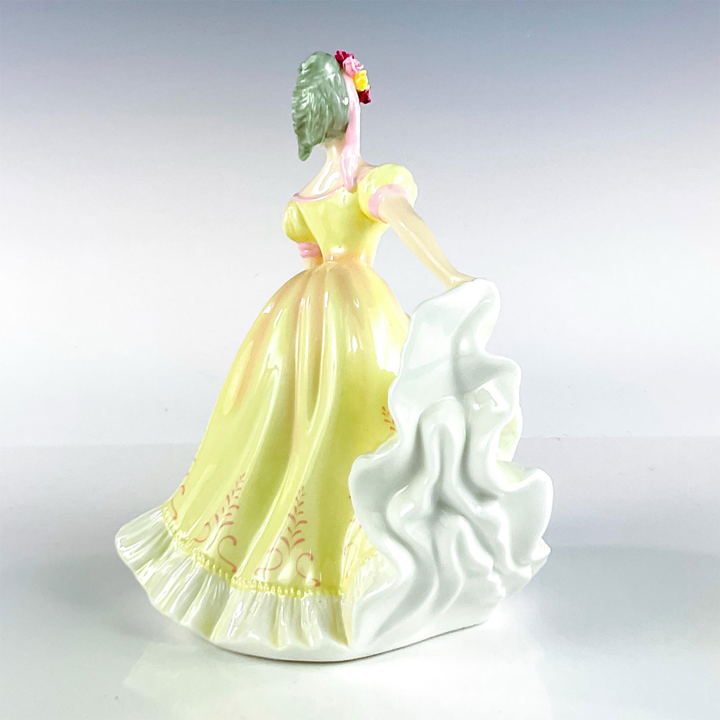 Ninette HN4717 - Royal Doulton Figurine - Image 2 of 3