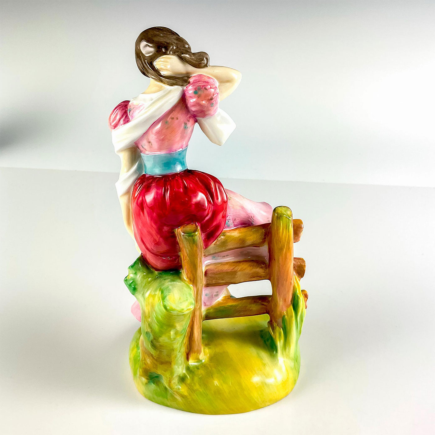 Summer HN2086 - Royal Doulton Figurine - Image 2 of 3