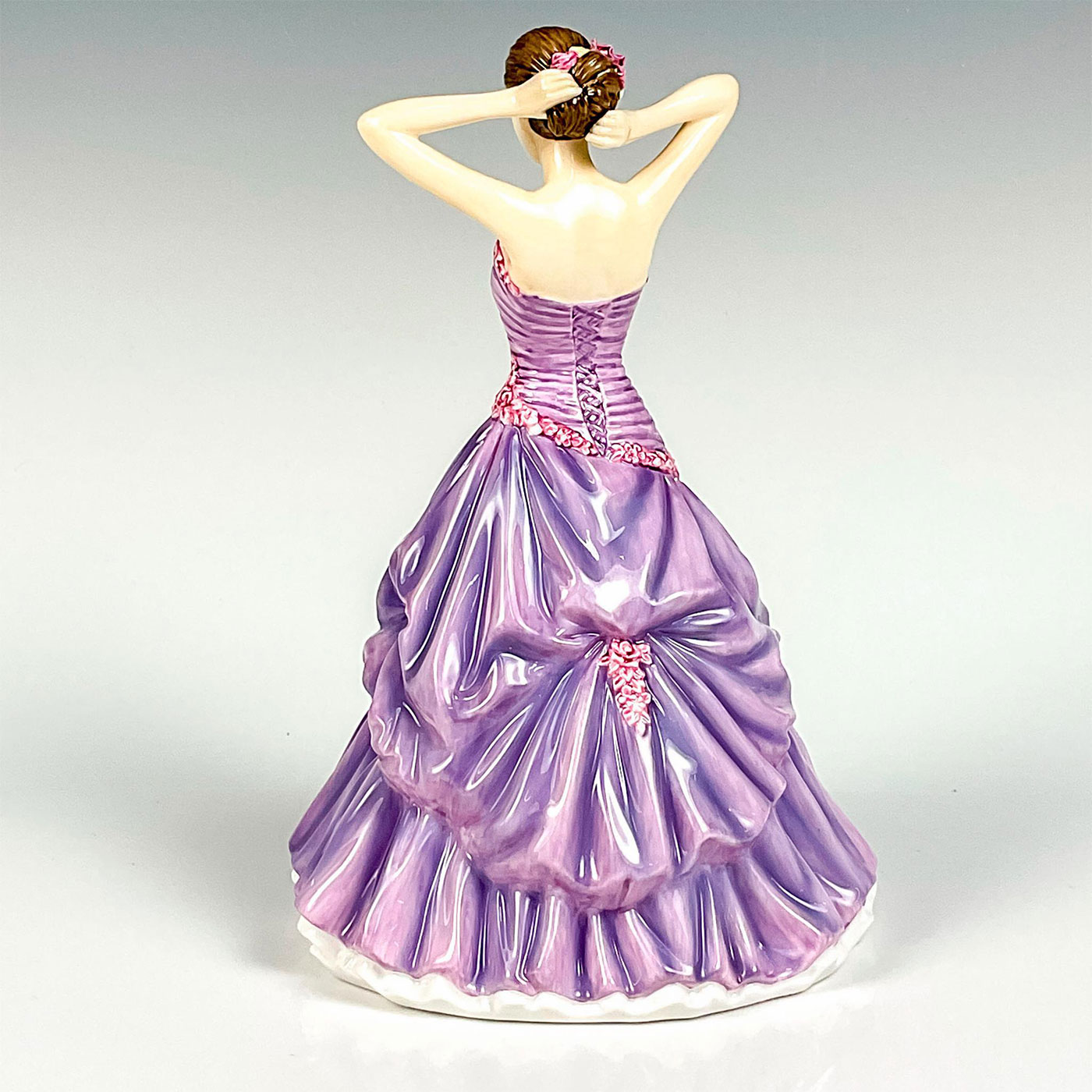 Sara HN5439 - Royal Doulton Figurine Full Size - Image 2 of 3