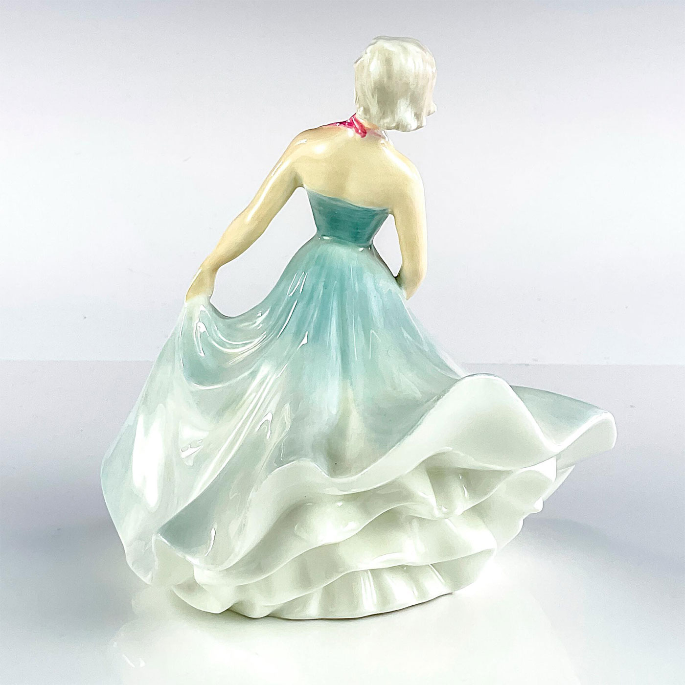 Pirouette HN2216 - Royal Doulton Figurine - Image 2 of 3