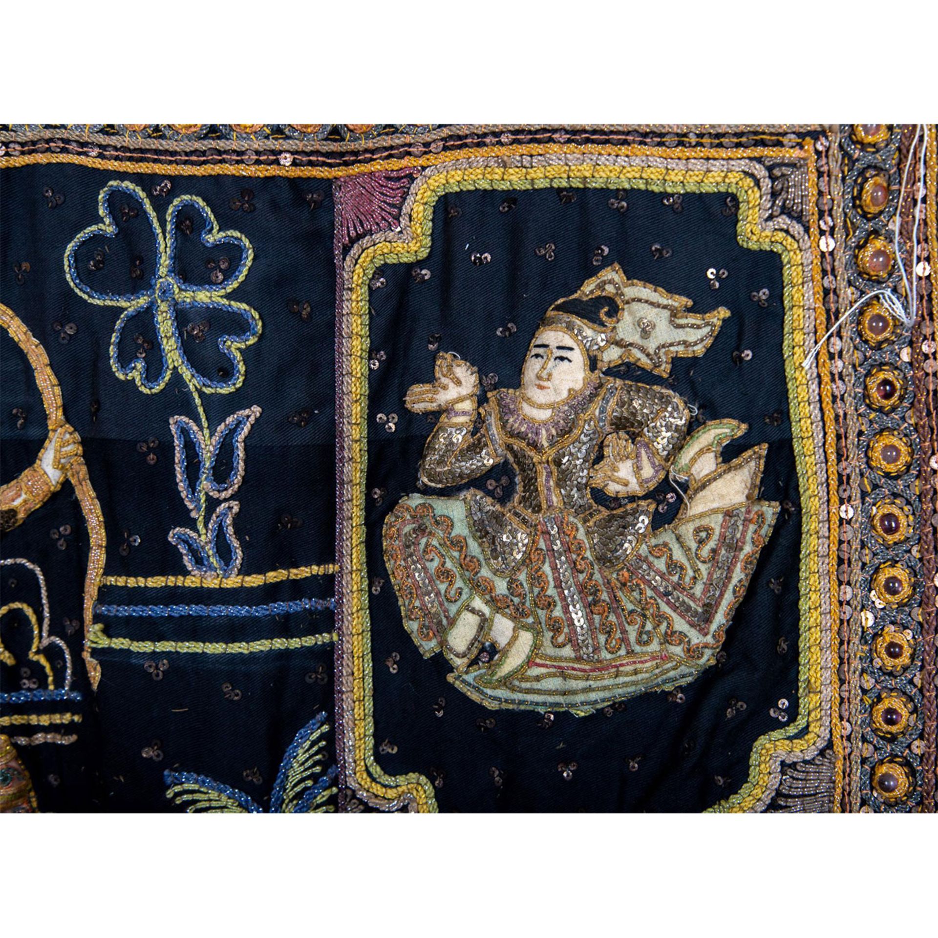 Burmese Embroidered Kalaga Tapestry, Various Characters - Bild 4 aus 5