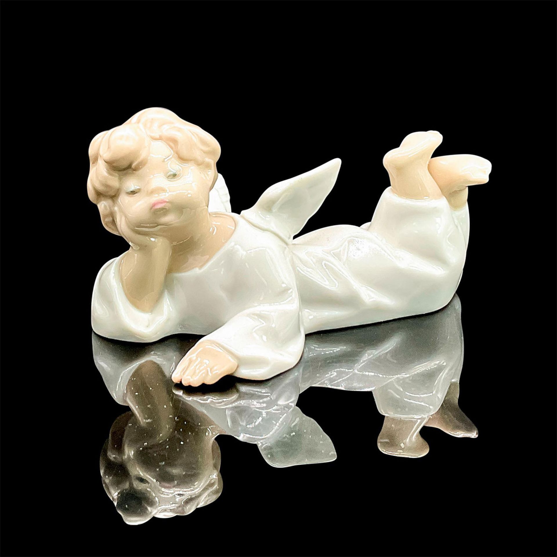 Angel Laying Down 1014541 - Lladro Porcelain Figurine