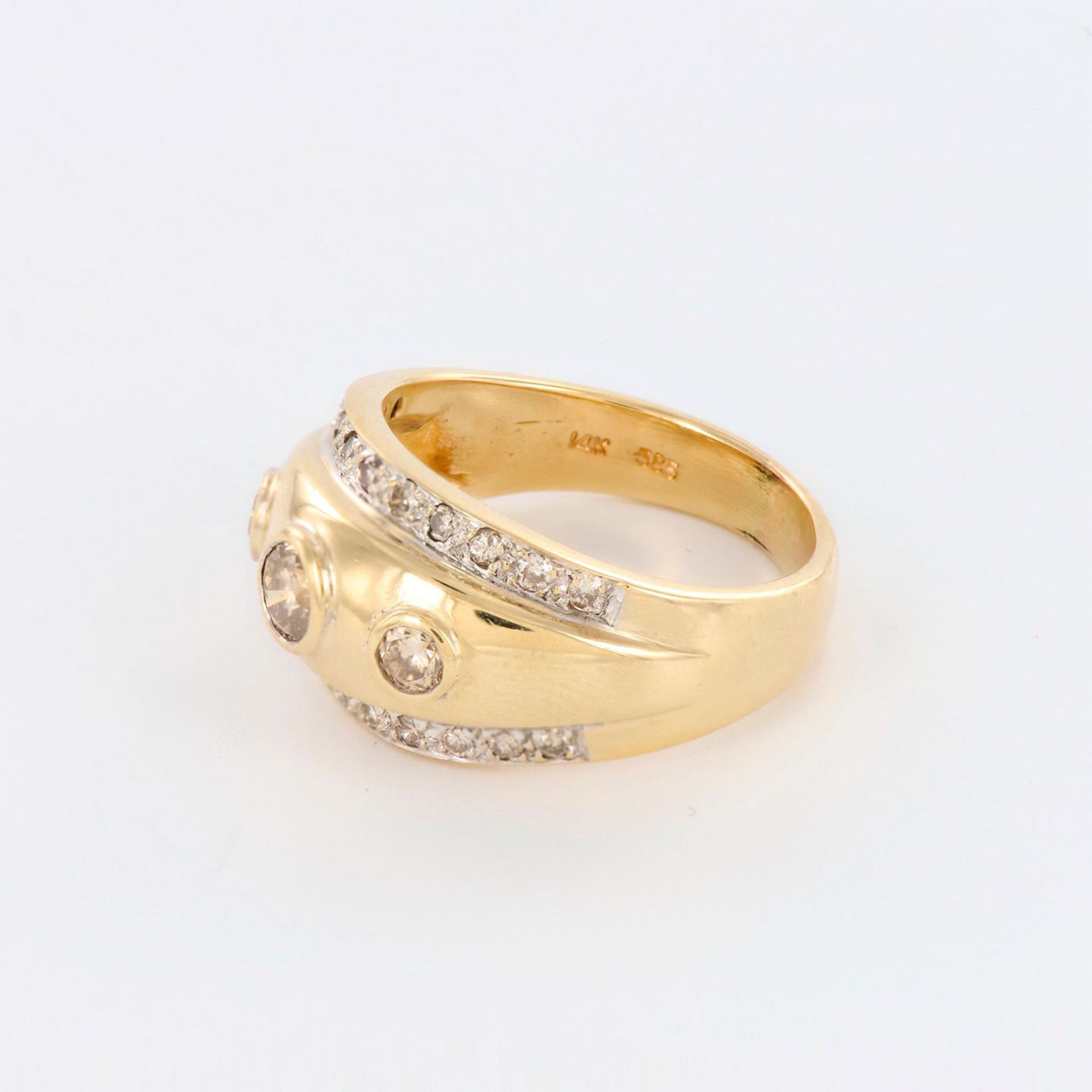 Contemporary 14K Gold and Diamond Ring - Bild 3 aus 5