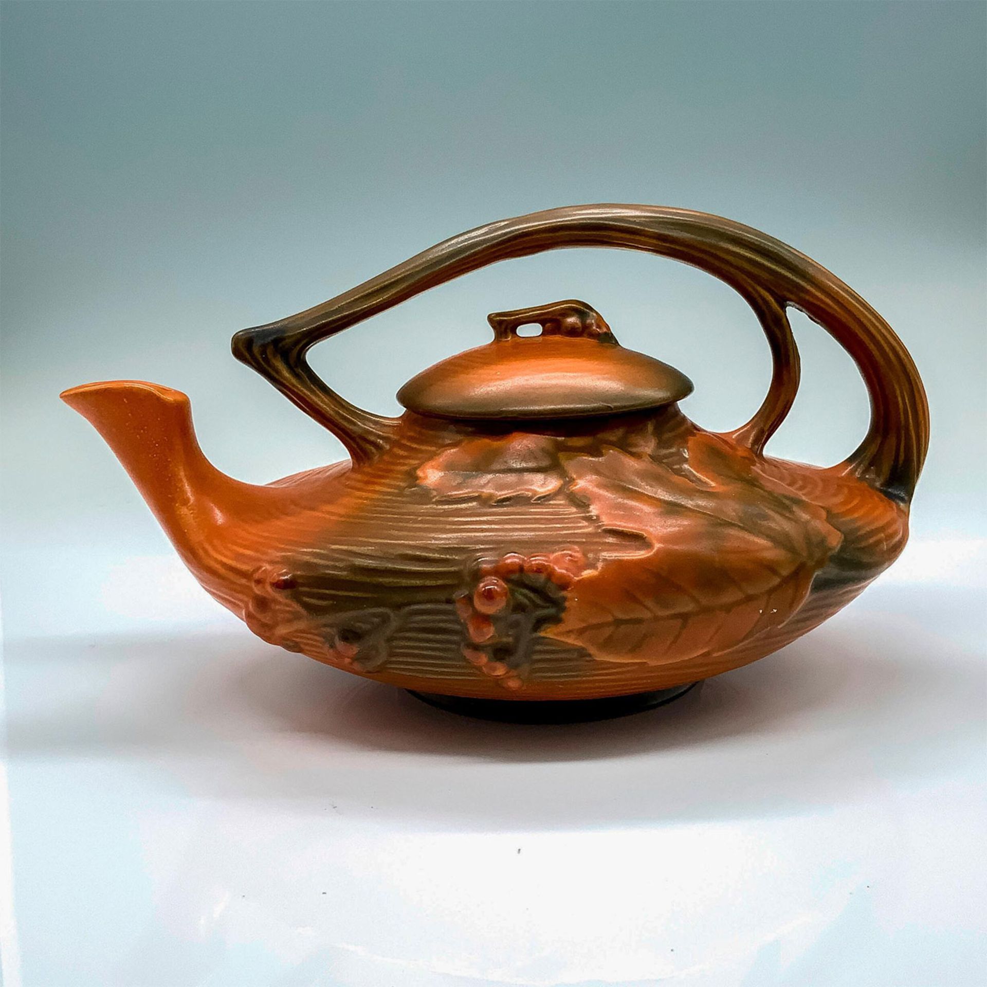 Roseville Pottery Teapot, Bushberry Brown