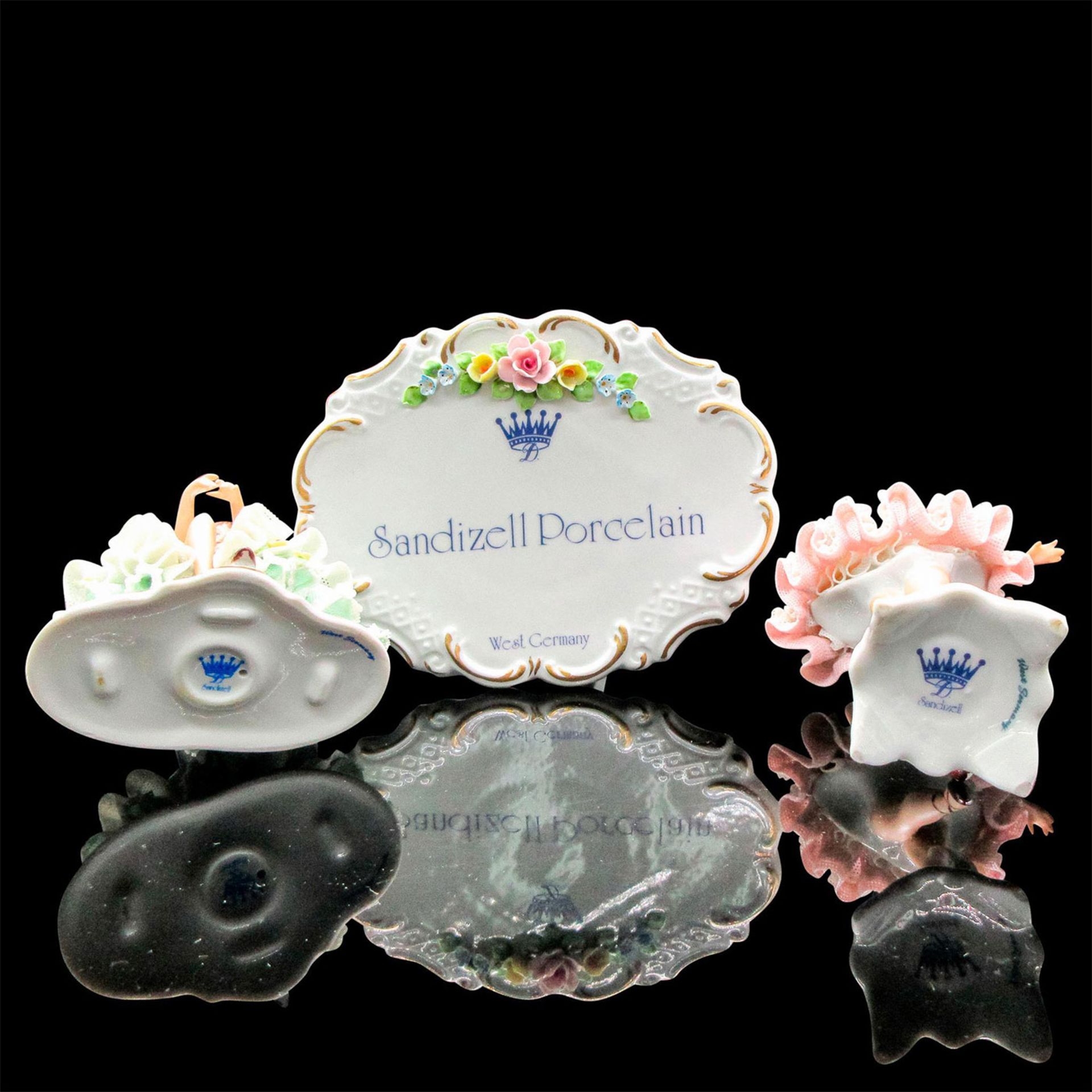 3pc Sandizell Porcelain Figurines + Dispay Sign - Image 3 of 3