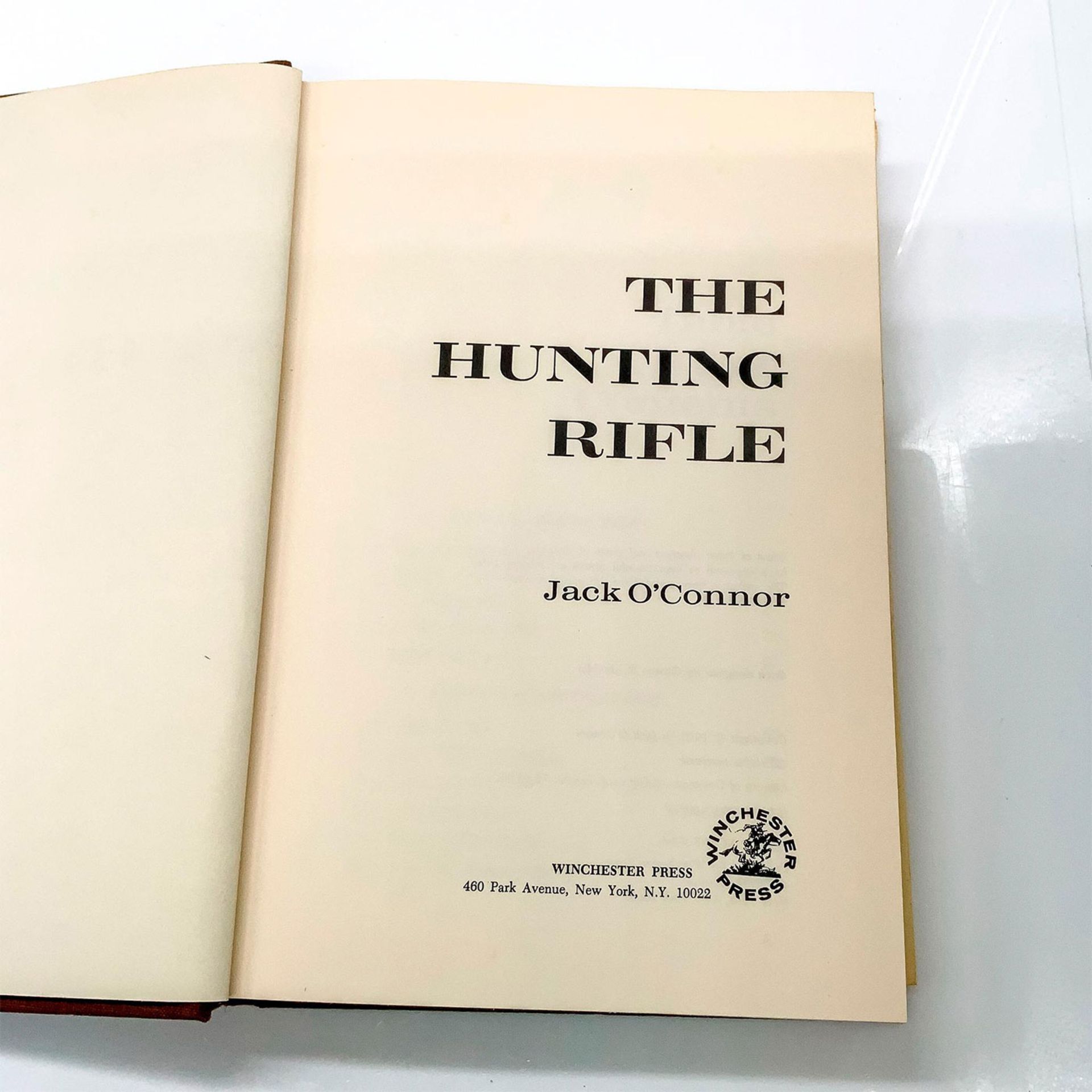 1st Edition The Hunting Rifle Book - Bild 2 aus 5