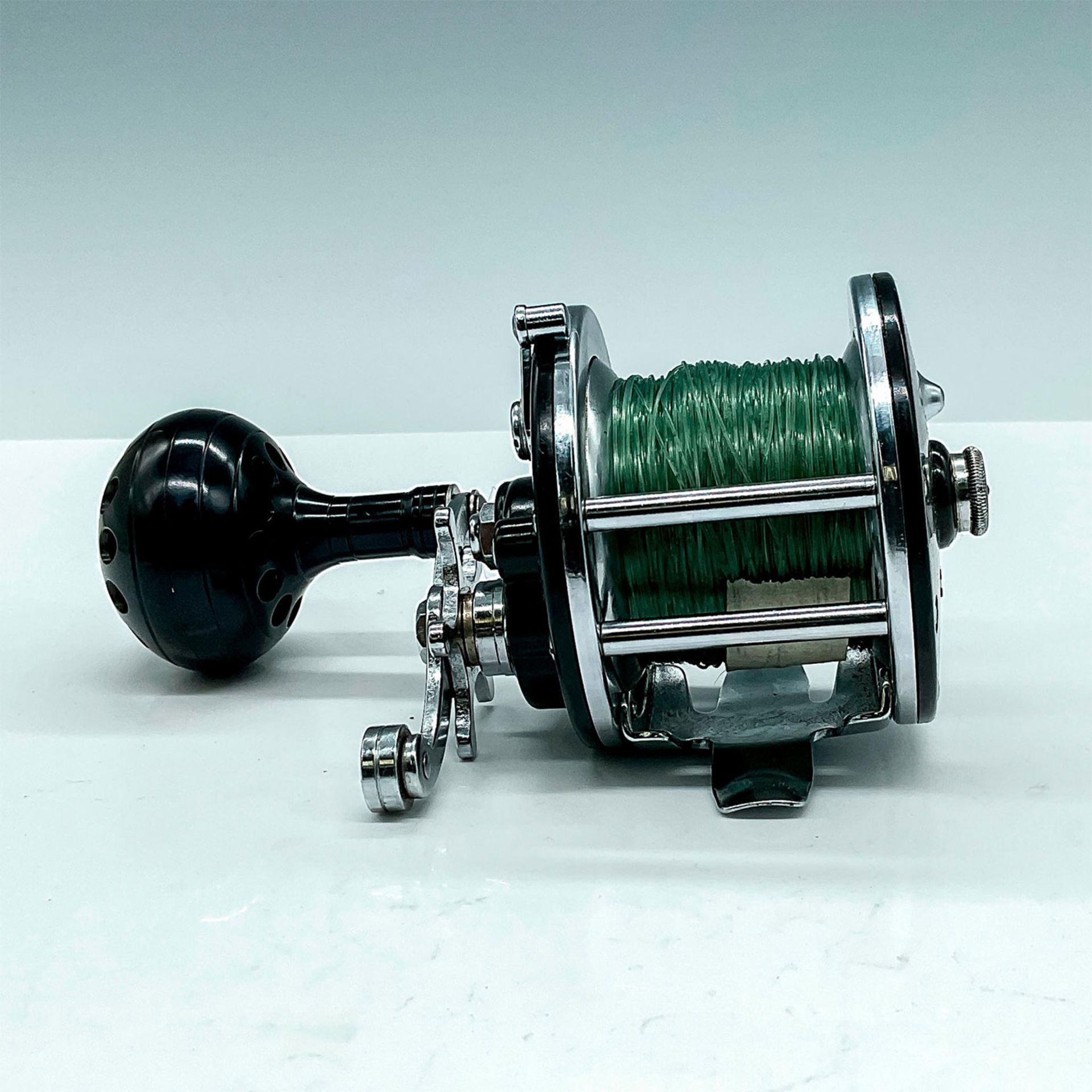 Vintage Penn 180 Casting Reel with Power Handle