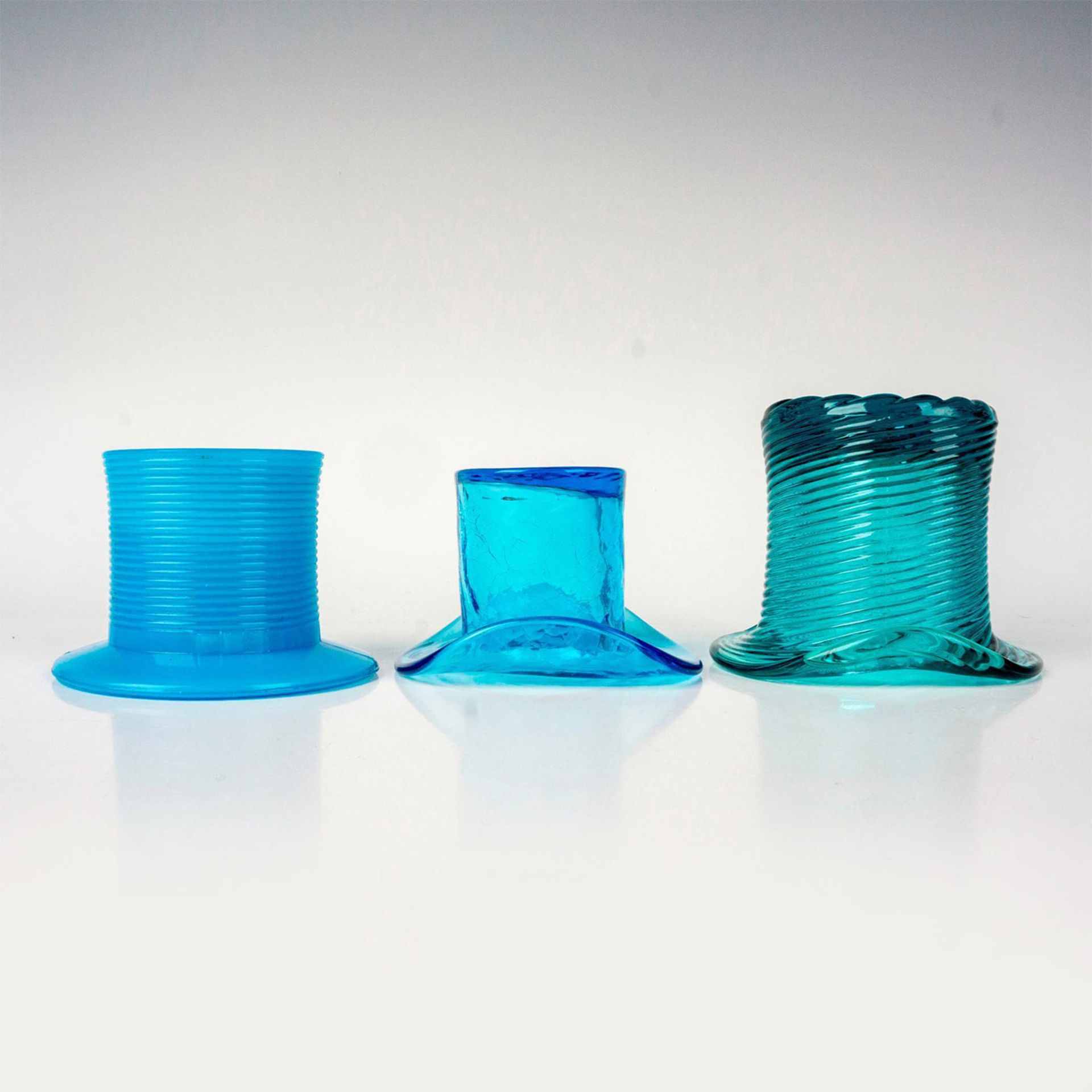 3pc Art Glass Hat Topper Vases - Image 2 of 3