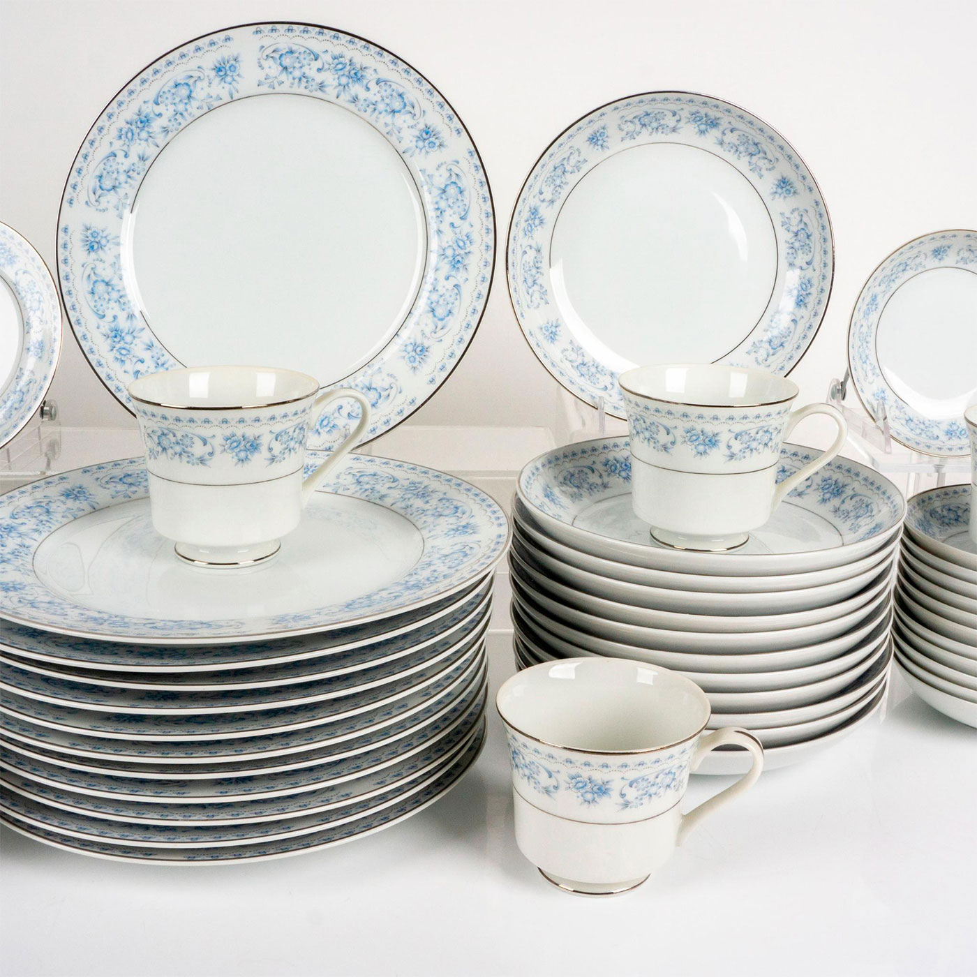 84pc Vintage Sone China Dinnerware, Son89 - Image 3 of 5