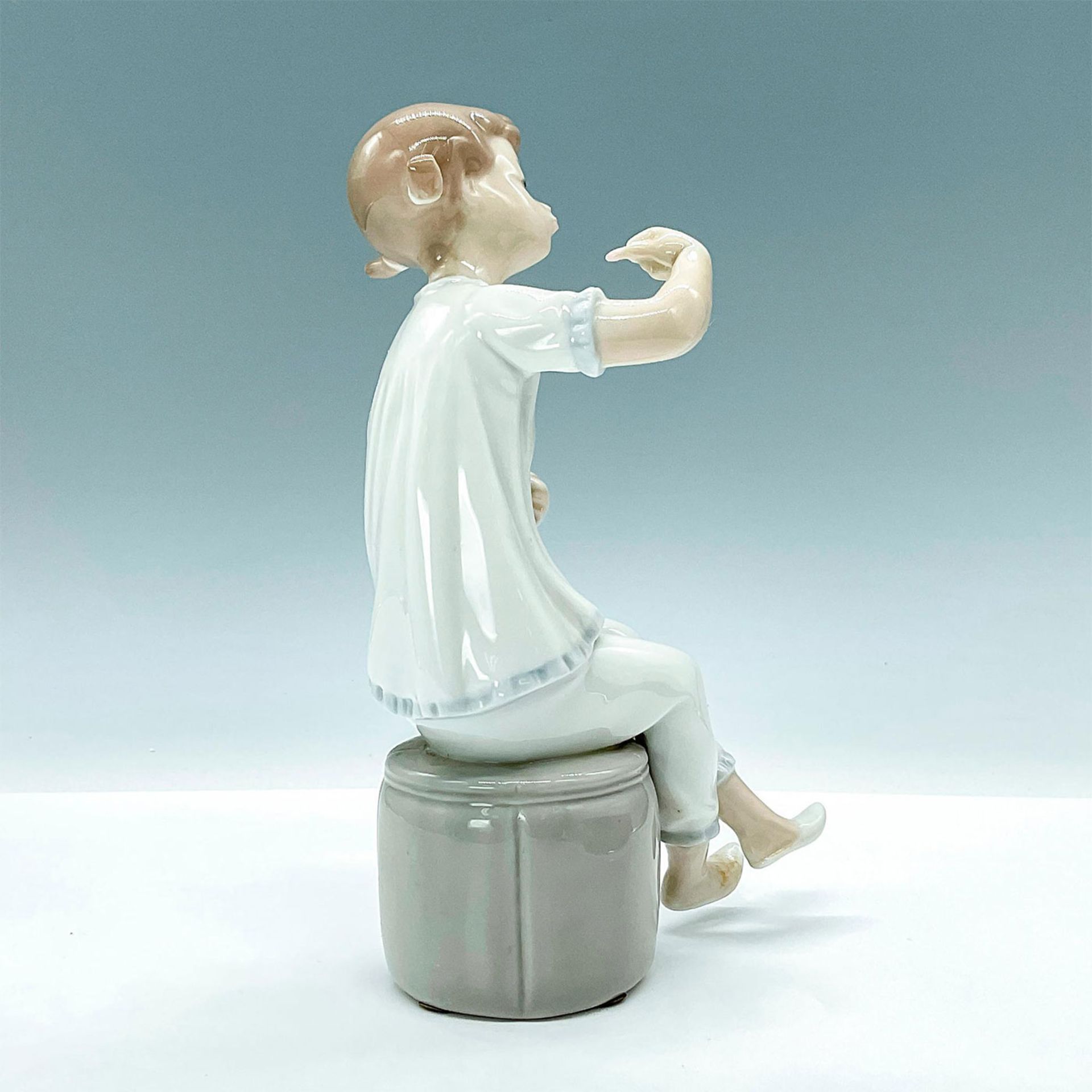 Girl With Doll 1001083 - Lladro Porcelain Figurine - Image 2 of 3