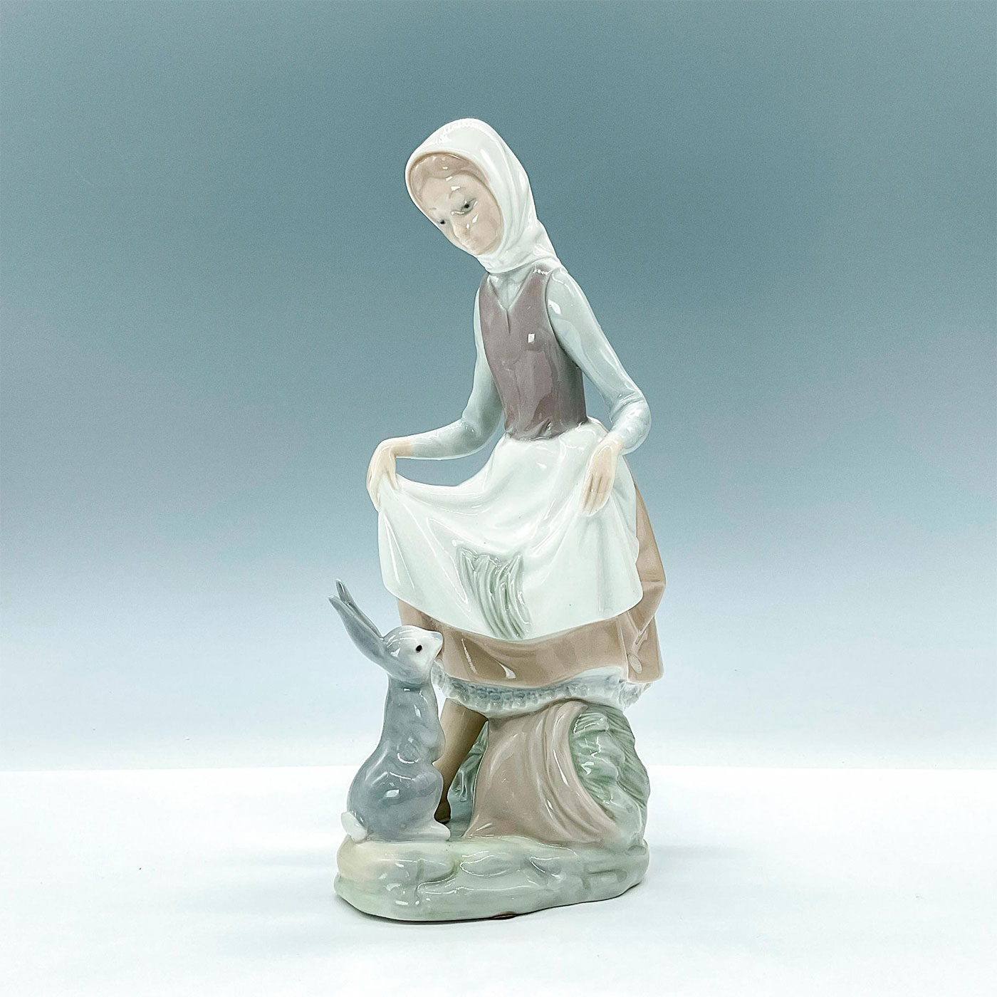 Rabbit's Food 1004826 - Lladro Porcelain Figurine